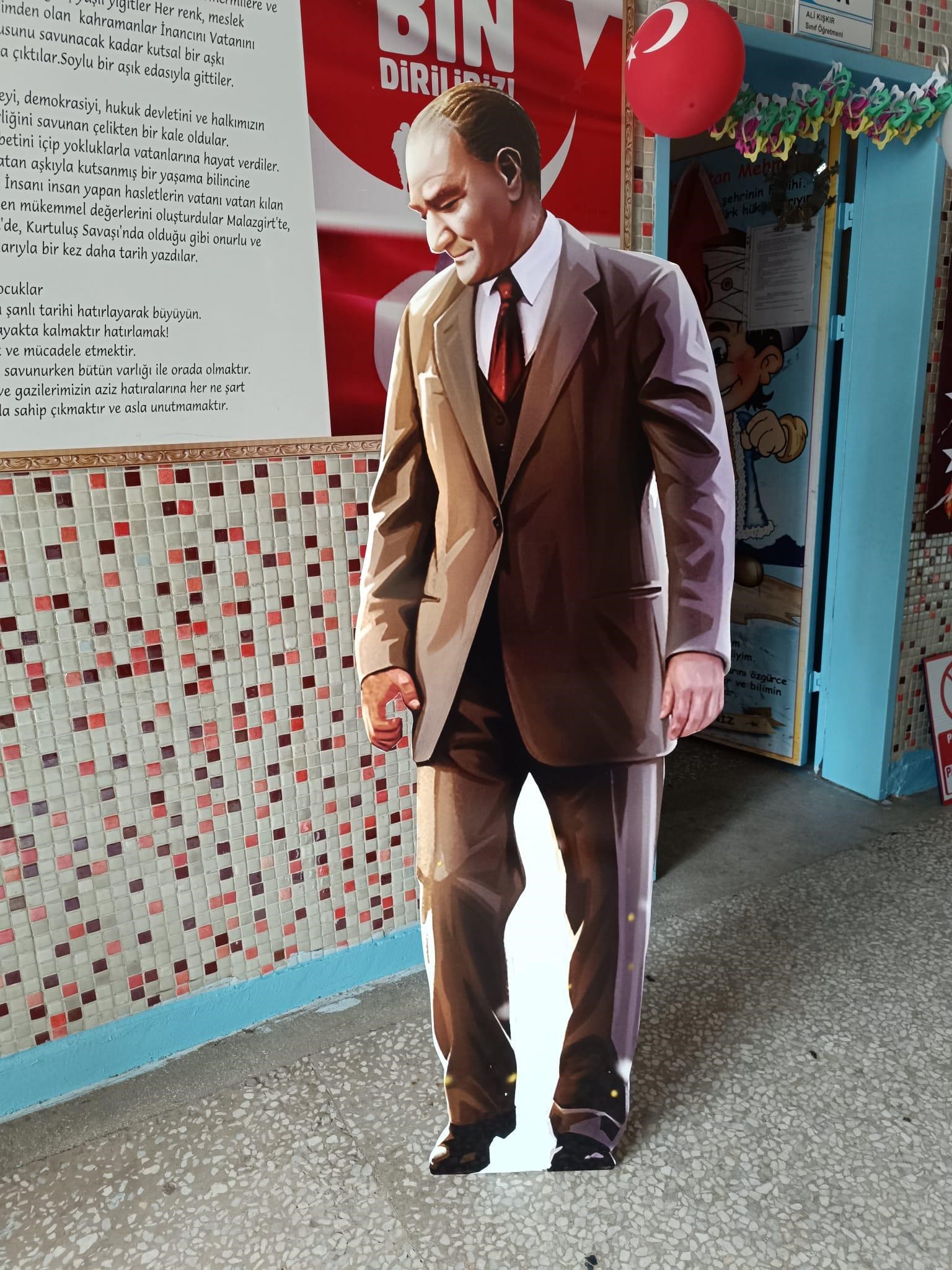 Okulekspres Özel Tasarım Atatürk Maketi Pano Dekor | Anı Köşeleri İçin Anlamlı Tasarım 29 Ekm Cumhuriyet Bayramı 10 kasım ( 170 x 55 )