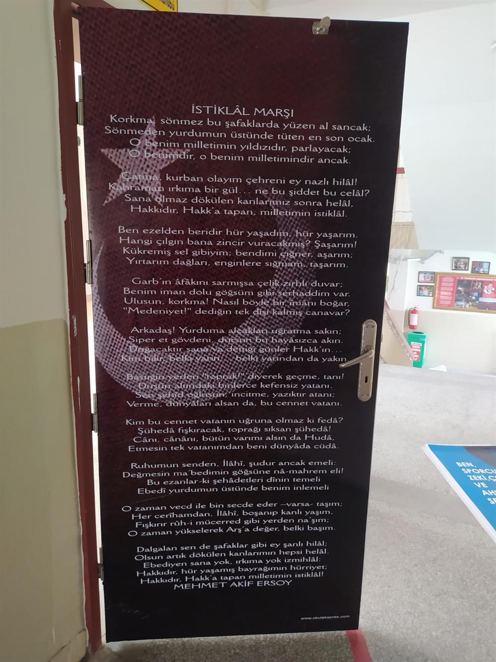 İstiklal Marşı Bayrak Kapı Giydirme