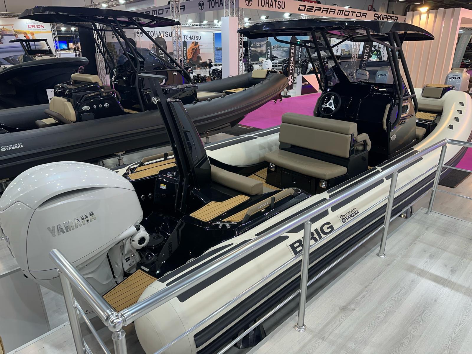  Brig E8H Fiber Tabanlı Konsollu Hypalon Seadeck Şişme Bot 