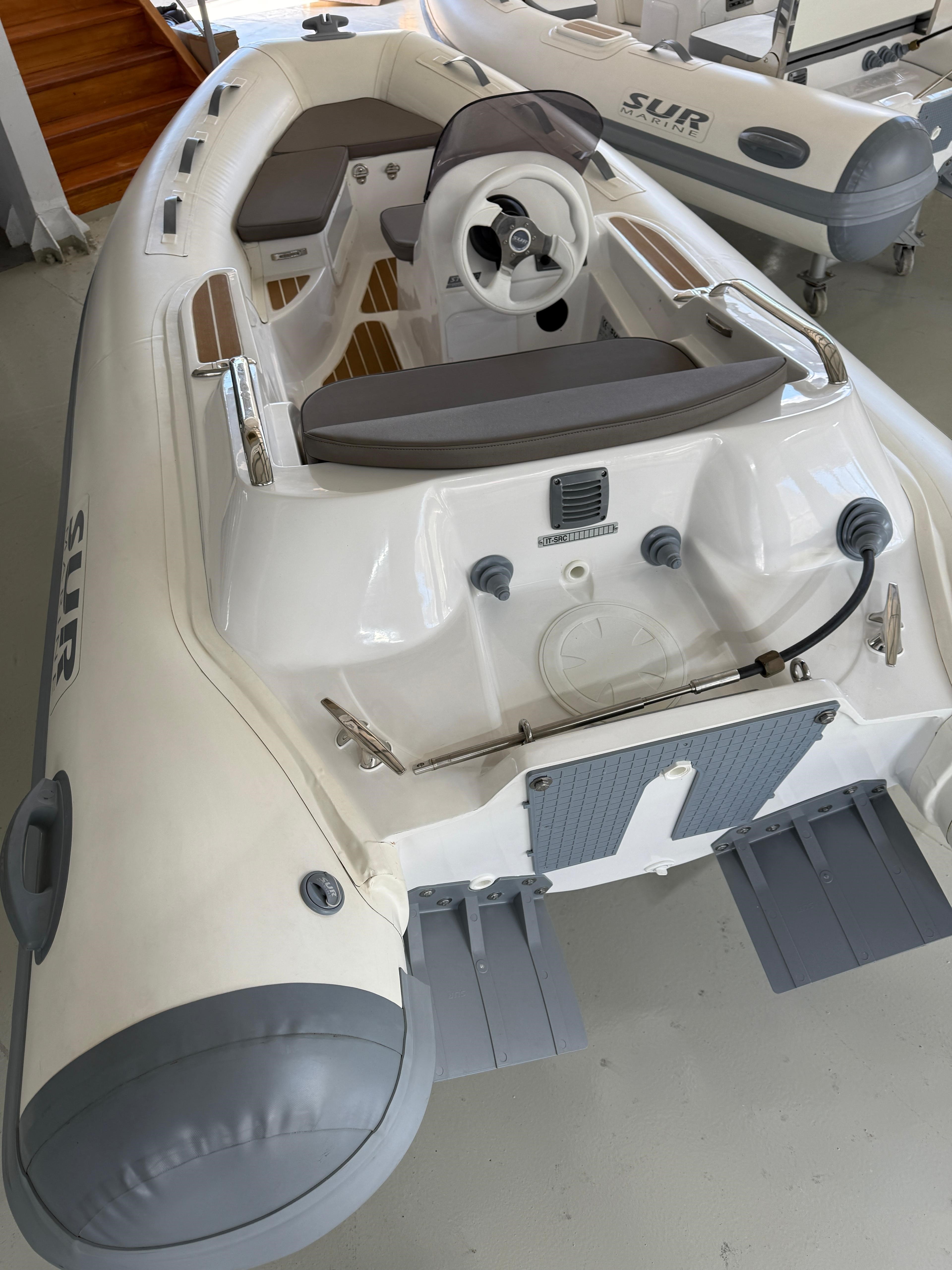 Surmarine ST 350 Prestige Şişme Bot ve Suzuki DF 30 ATL Dıştan Takma Motor