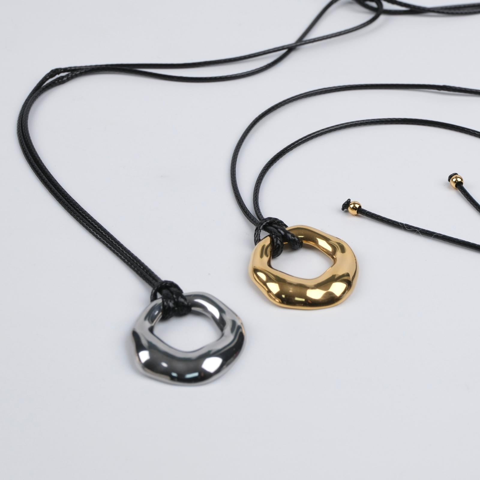 Toptan ÇELİK UÇ İPLİ KOLYE