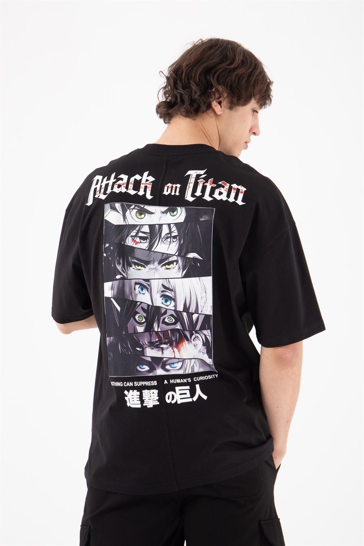 Oversize Attack On Titan Baskılı Pamuklu T-Shirt SİYAH