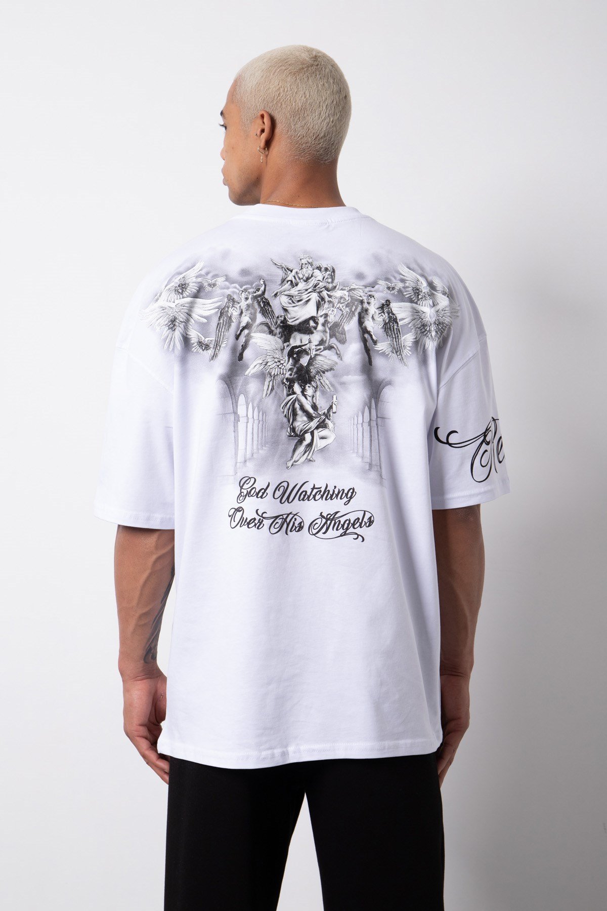 Oversize God Watching Baskılı Pamuklu T-Shirt BEYAZ