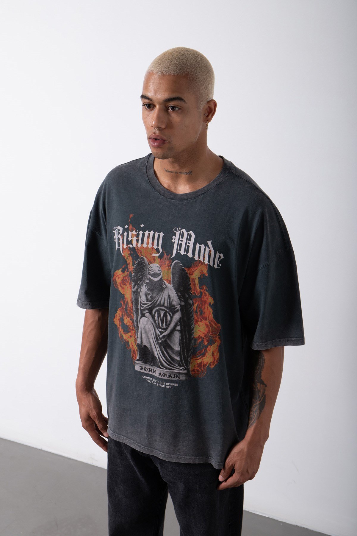Oversize Yıkamalı Rısıng Mode Baskılı Pamuklu T-Shirt SİYAH