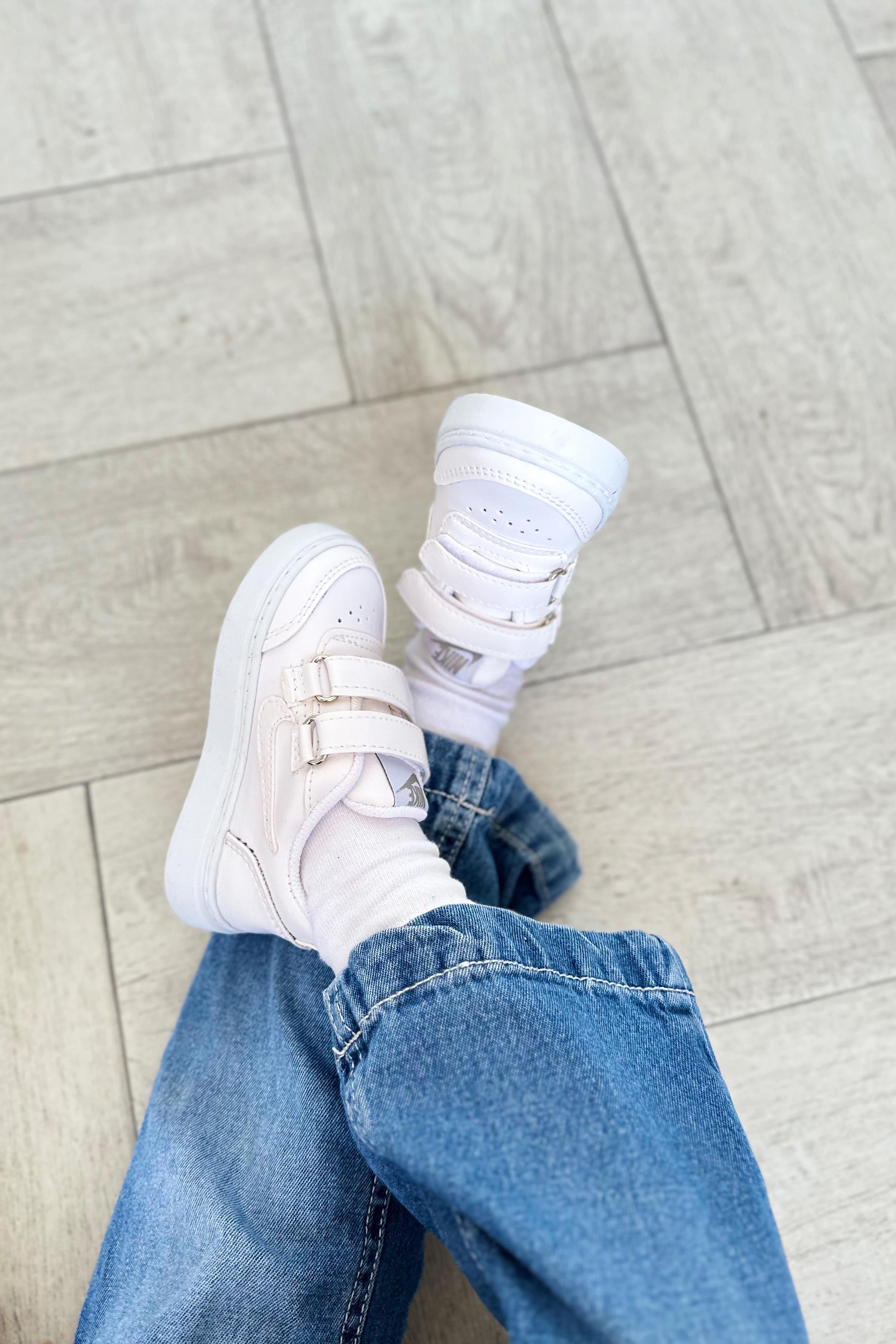 Amblem Baskılı Cırtlı Çocuk Spor Ayakkabı Beyaz