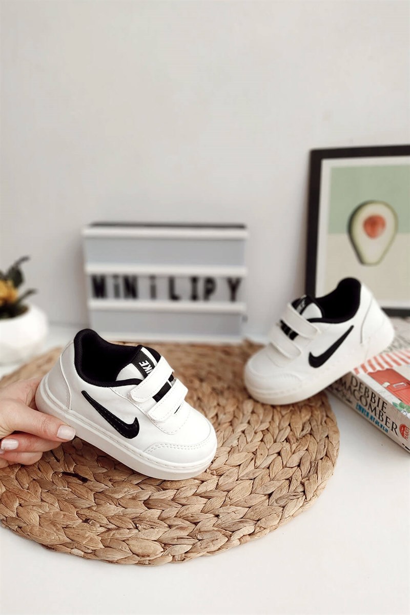 Amblem Baskılı Çocuk Spor Ayakkabı Beyaz Siyah