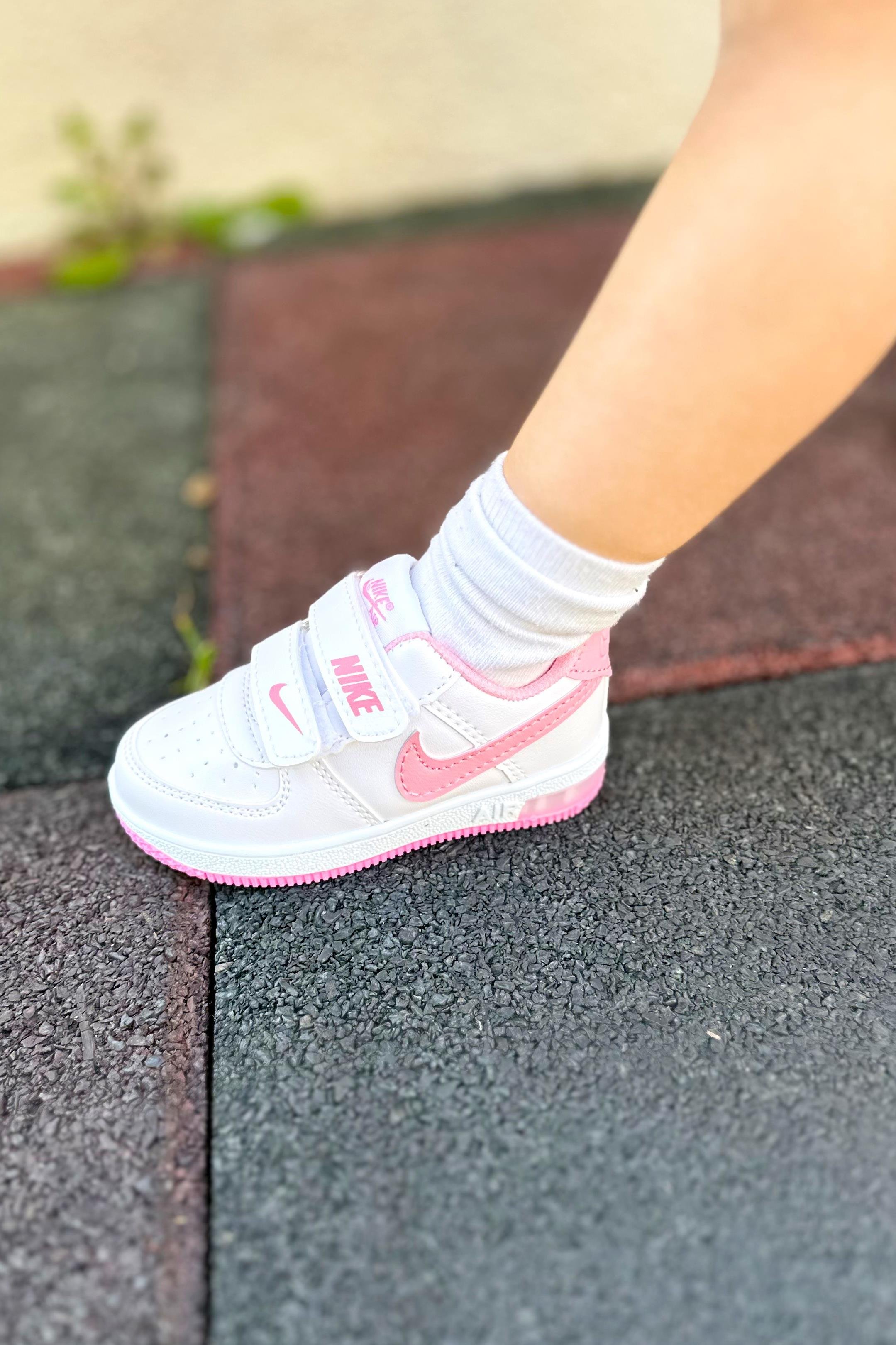 Amblem Baskılı Işıklı Çocuk Spor Ayakkabı Beyaz Pembe