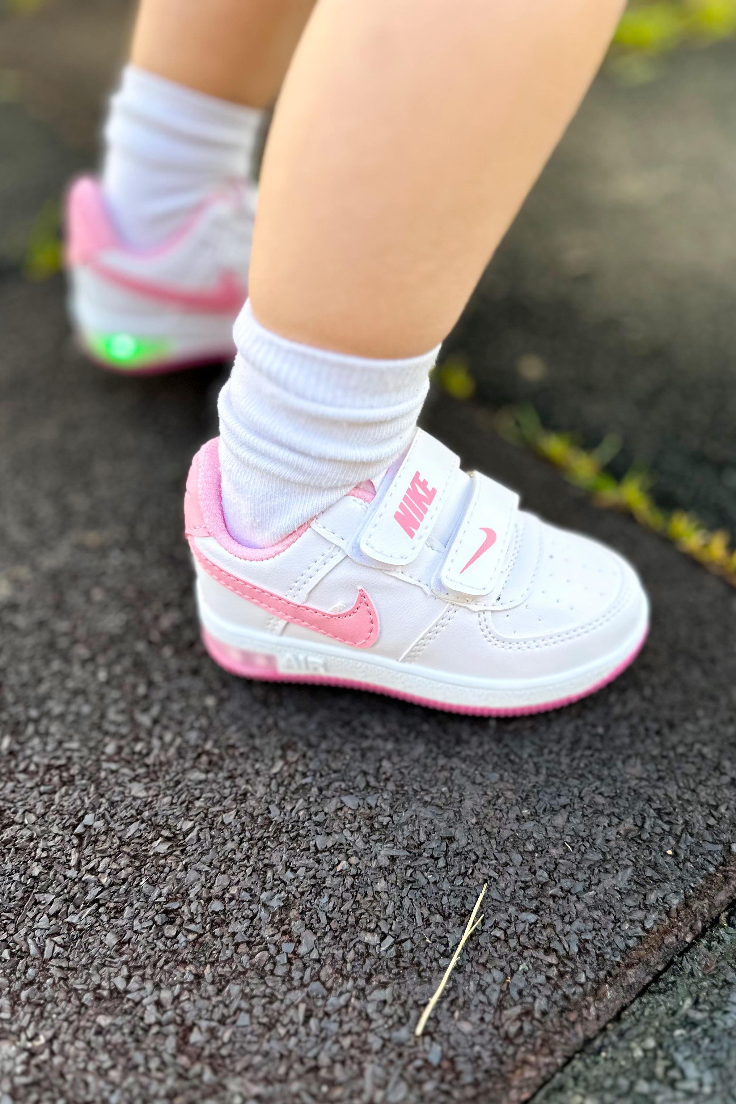 Amblem Baskılı Işıklı Çocuk Spor Ayakkabı Beyaz Pembe