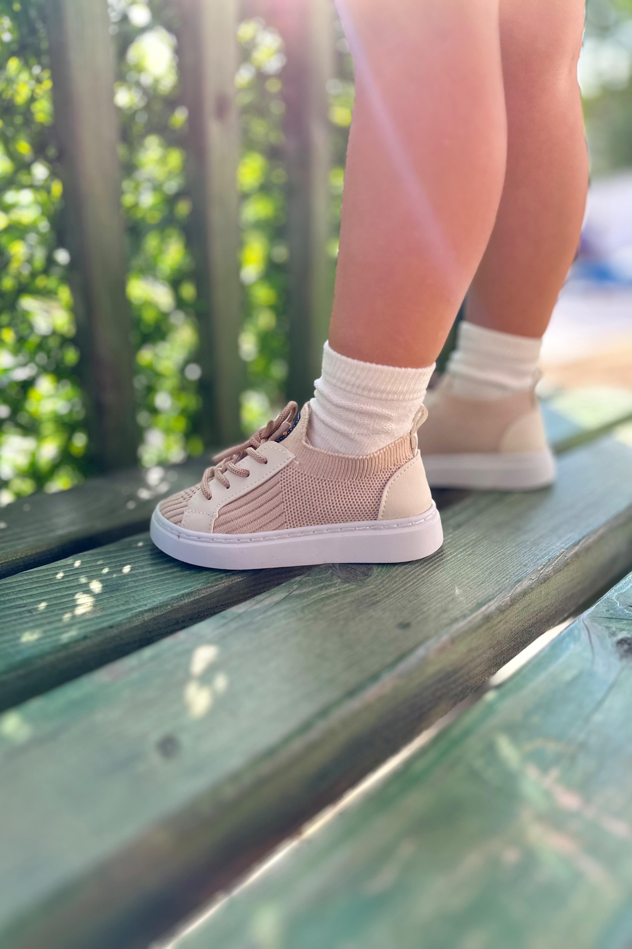 Bağcıklı Fileli Açık Kahve Ayakkabı