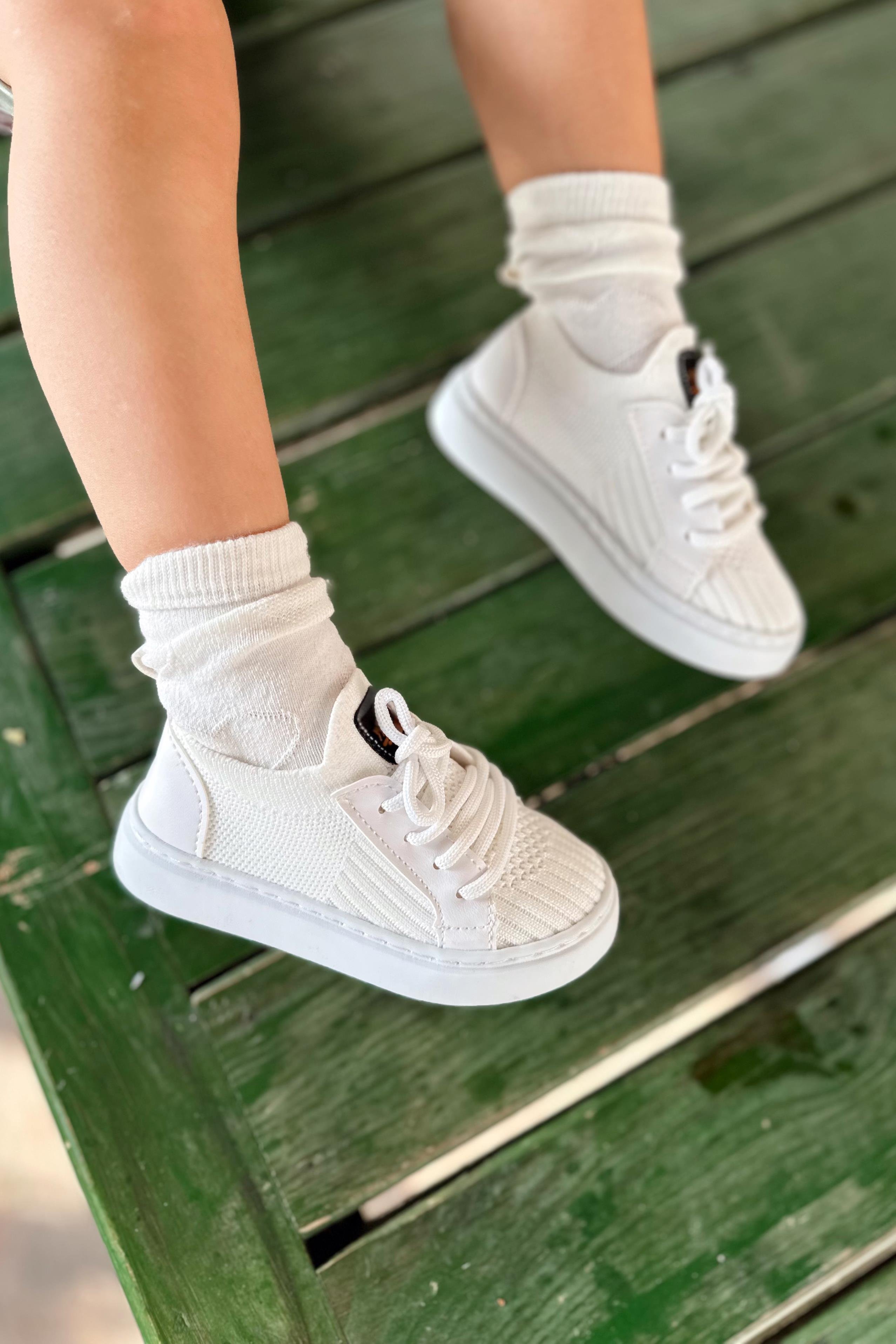 Bağcıklı Fileli Beyaz Ayakkabı