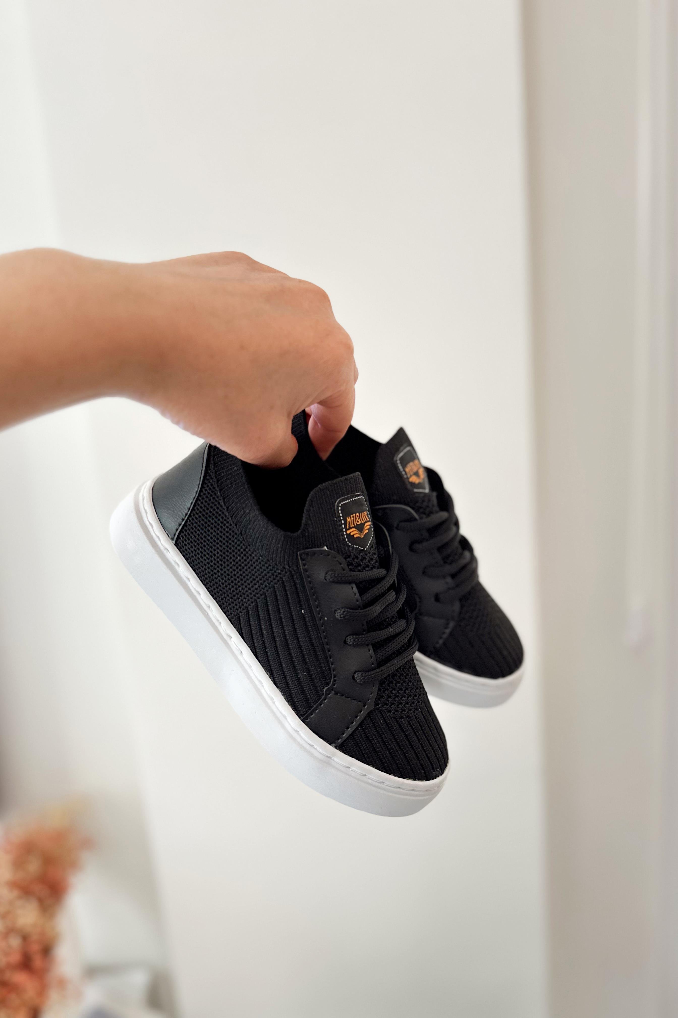 Bağcıklı Fileli Siyah Ayakkabı