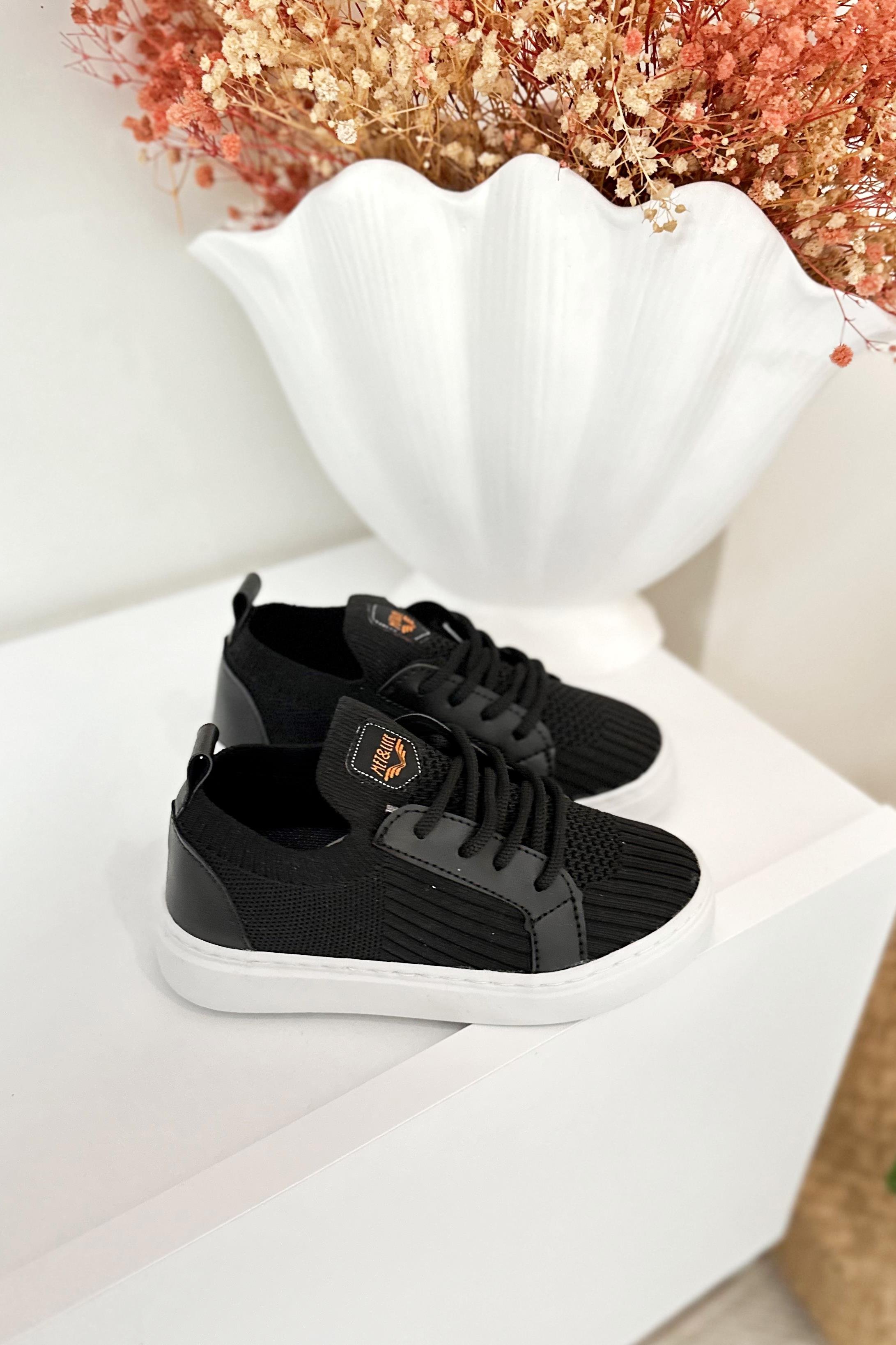 Bağcıklı Fileli Siyah Ayakkabı