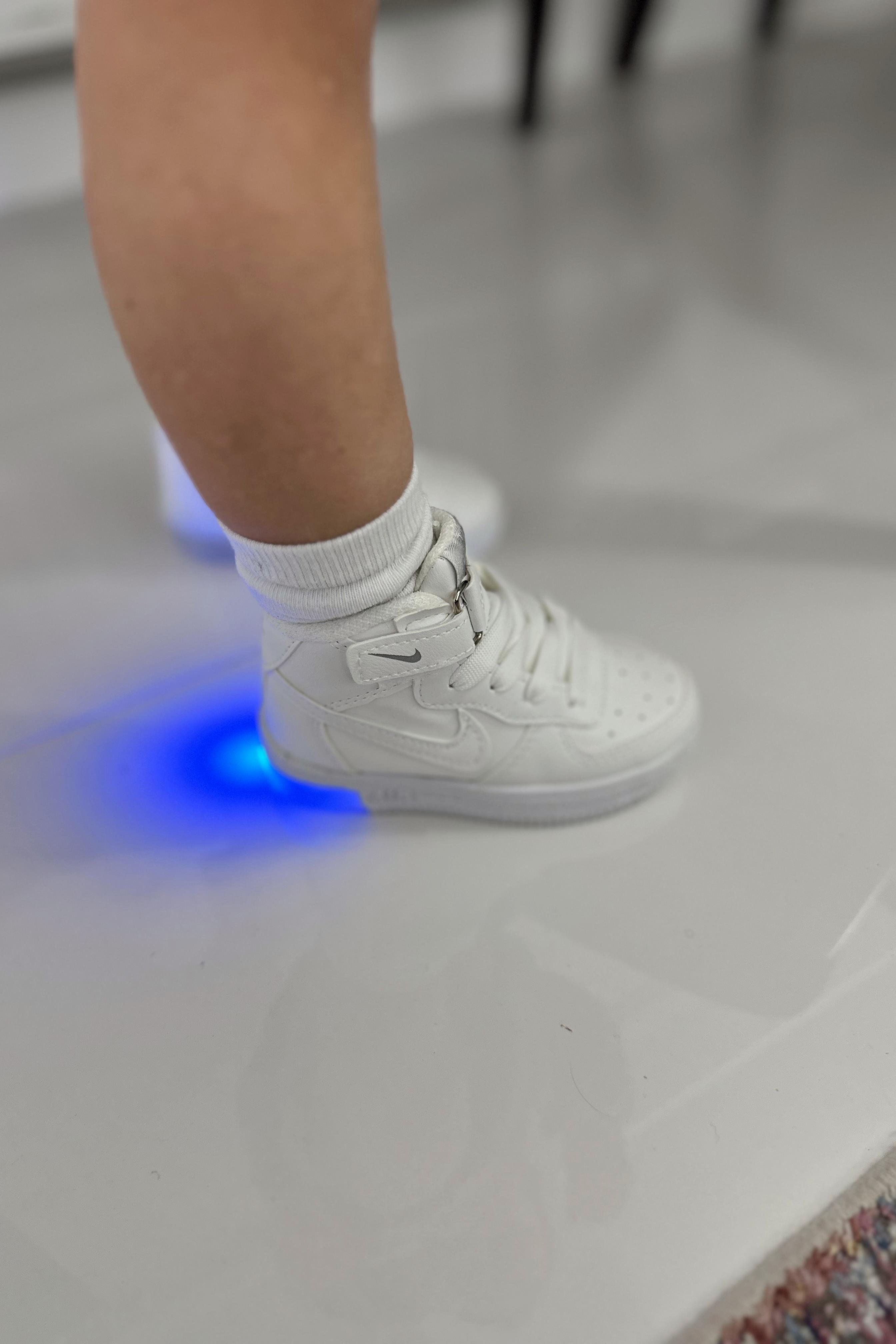 Bağcıklı Işıklı Çocuk Beyaz Ayakkabı