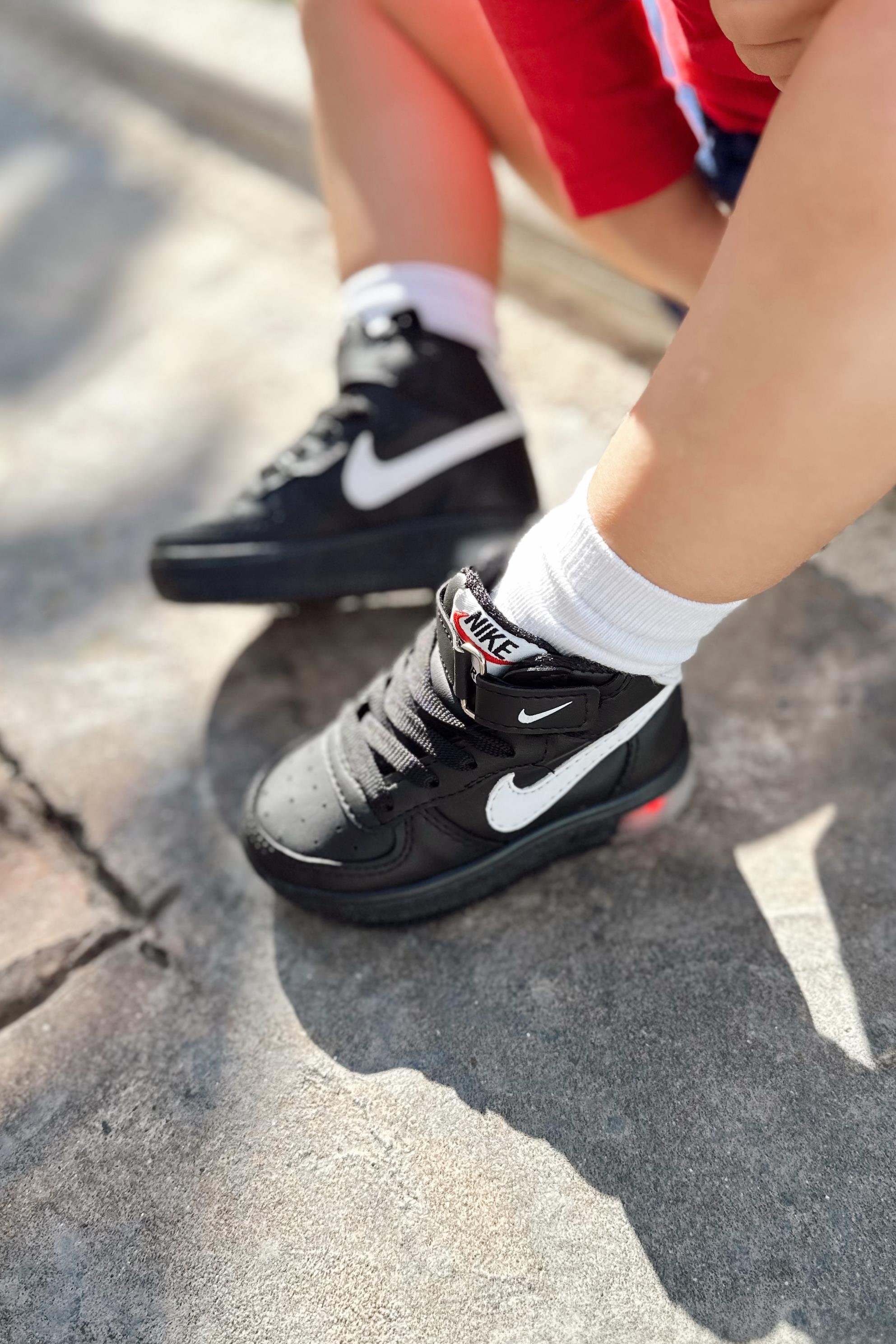 Bağcıklı Işıklı Çocuk Siyah Ayakkabı