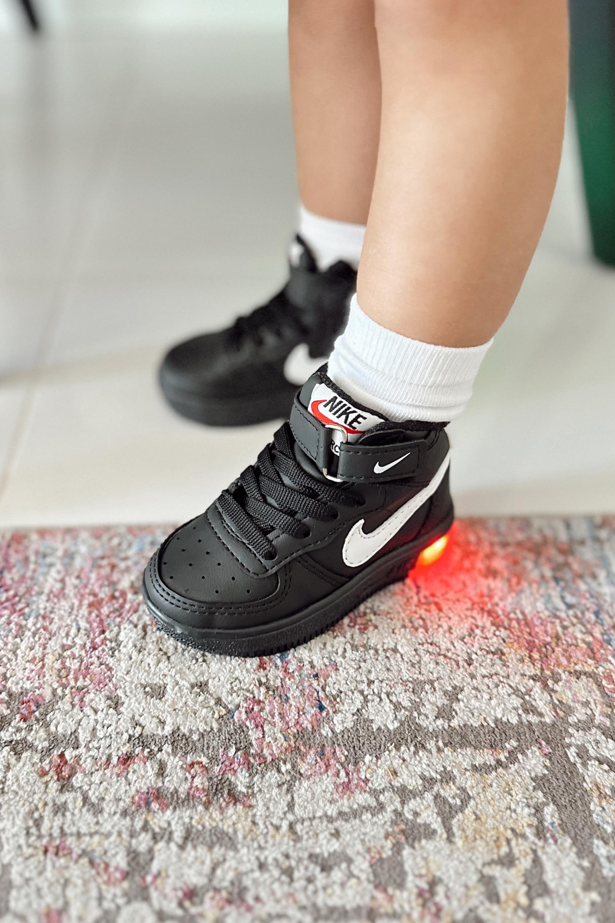 Bağcıklı Işıklı Çocuk Siyah Ayakkabı