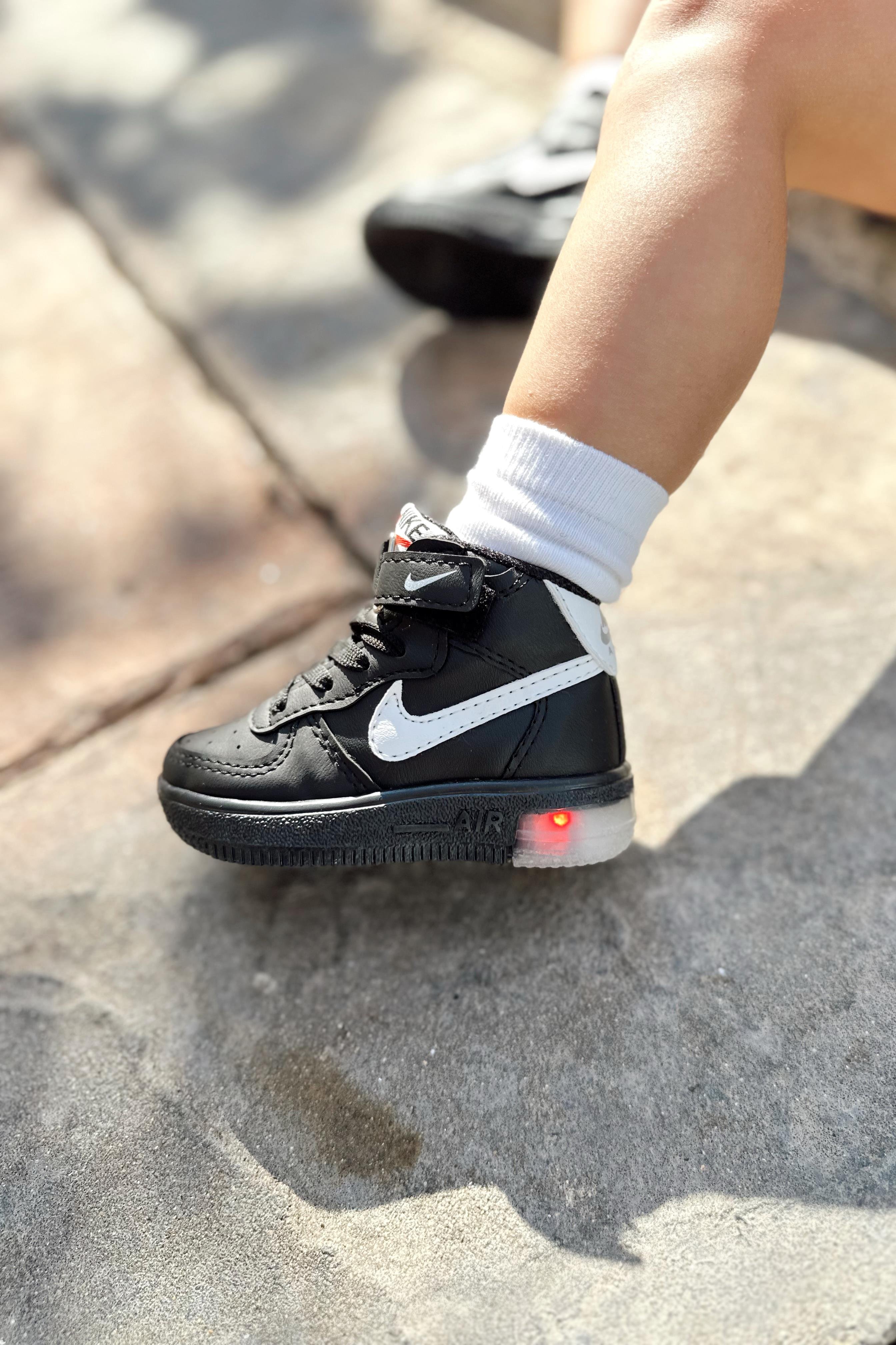 Bağcıklı Işıklı Çocuk Siyah Ayakkabı