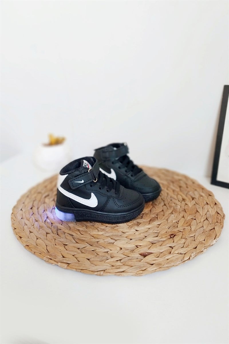 Bağcıklı Işıklı Çocuk Siyah Bir Takım