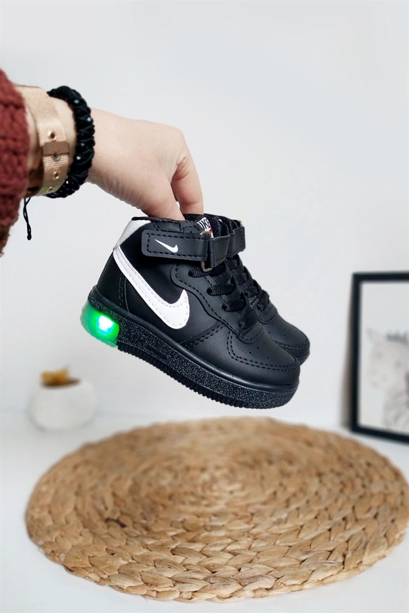 Bağcıklı Işıklı Çocuk Siyah Bir Takım