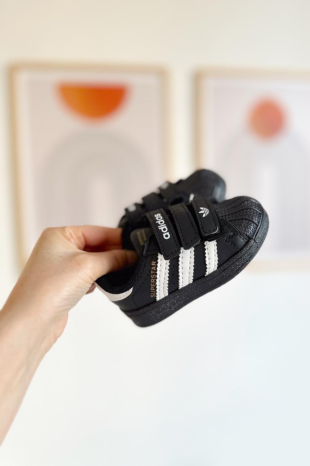 Cırtlı Yanı Siyah Şeritli Yazı Gold Çocuk Siyah Spor Ayakkabı