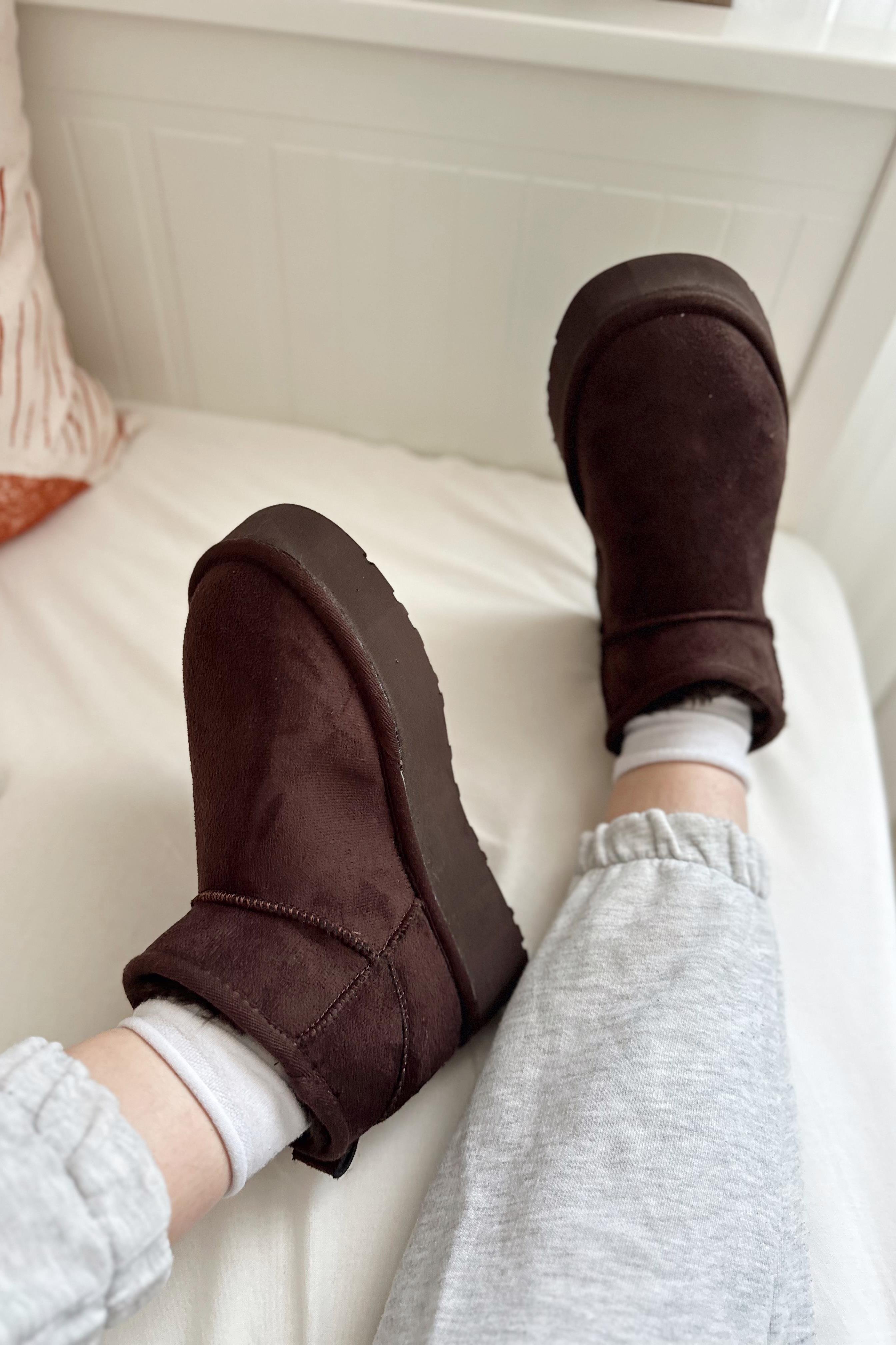 İçi Kürklü Kadın Yarım Bot Ayakkabı Acı Kahve