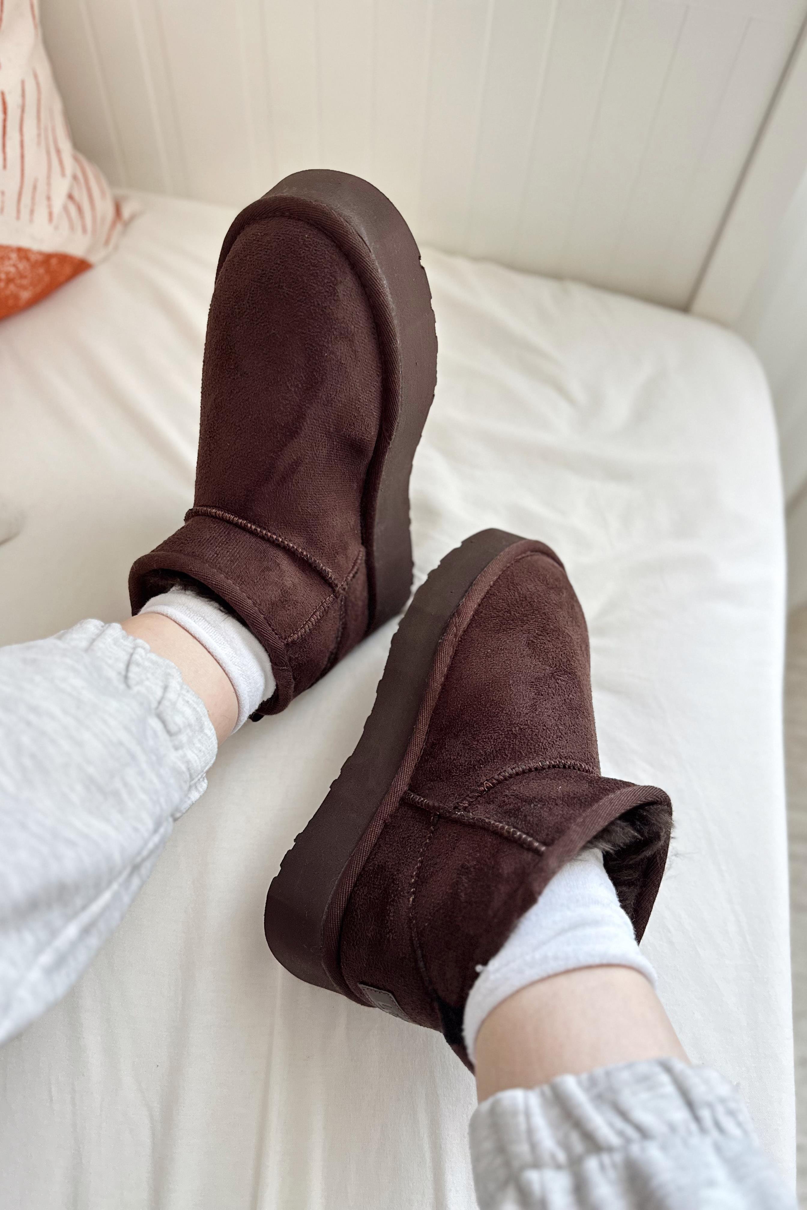 İçi Kürklü Kadın Yarım Bot Ayakkabı Acı Kahve