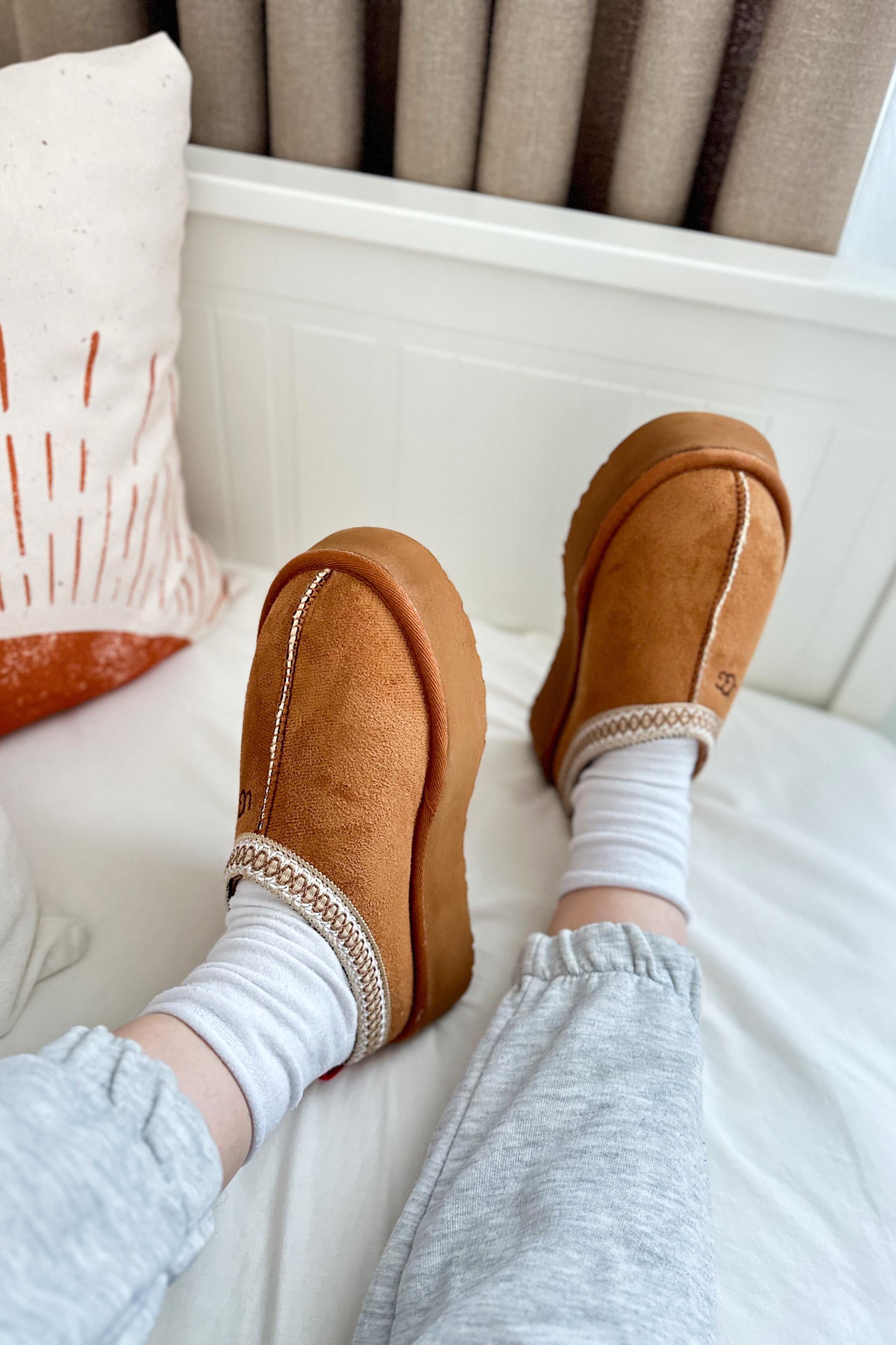 İçi Tüylü Ultra Mini Kadın Bot Taba