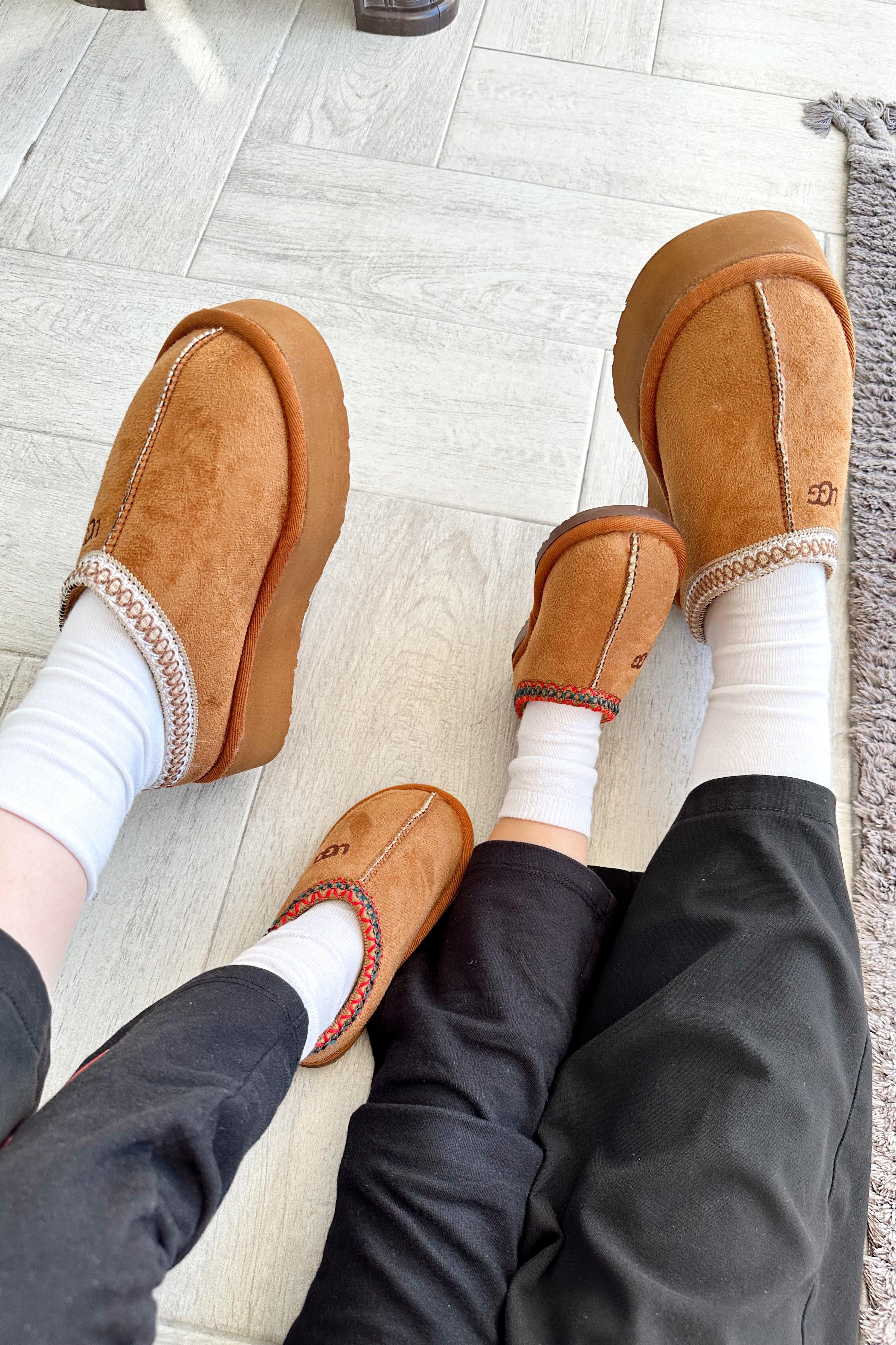 İçi Tüylü Ultra Mini Kadın Bot Taba