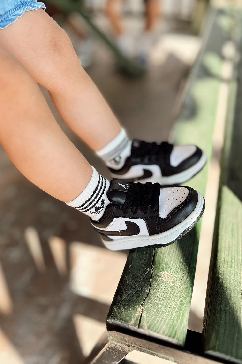 Jordan Baskılı Bağcıklı Çocuk Spor Ayakkabı Beyaz Siyah