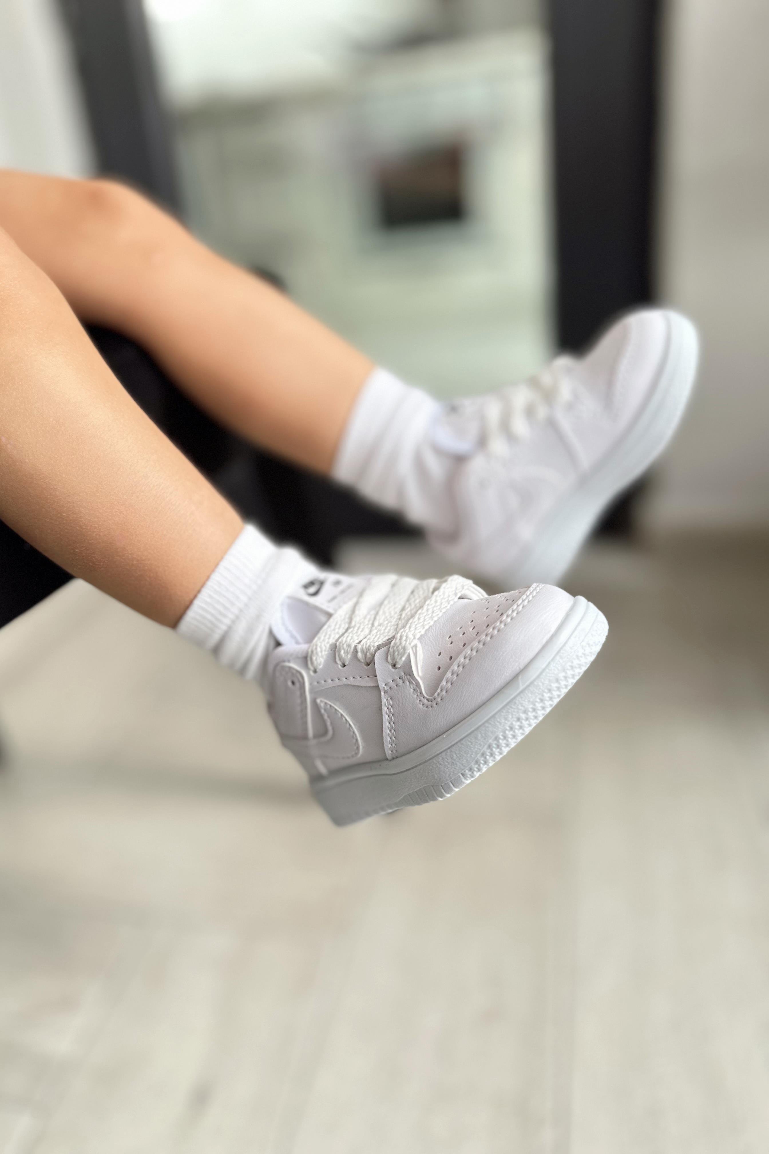 Jordan Baskılı Bağcıklı Çocuk Spor Ayakkabı Beyaz