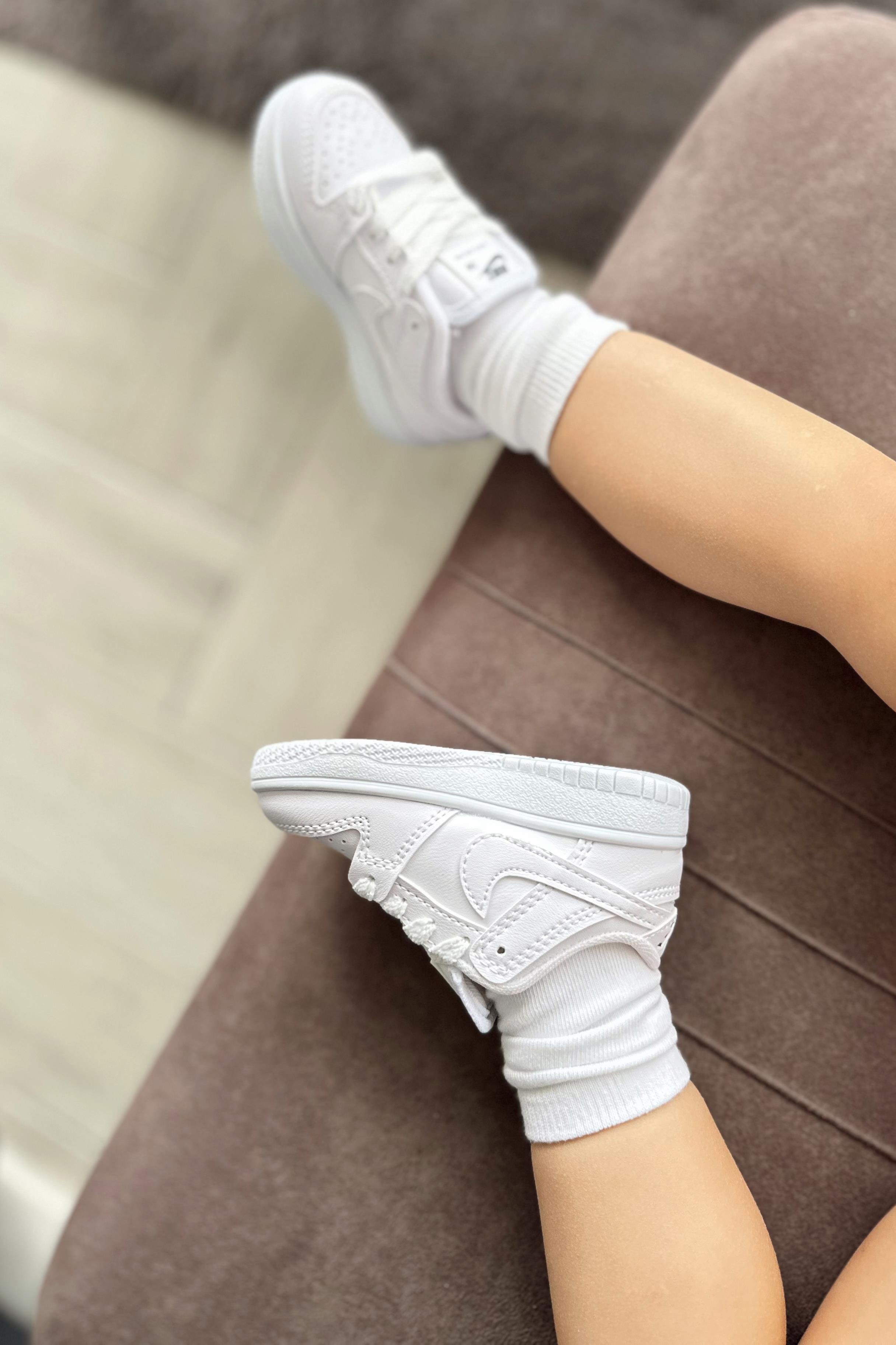 Jordan Baskılı Bağcıklı Çocuk Spor Ayakkabı Beyaz