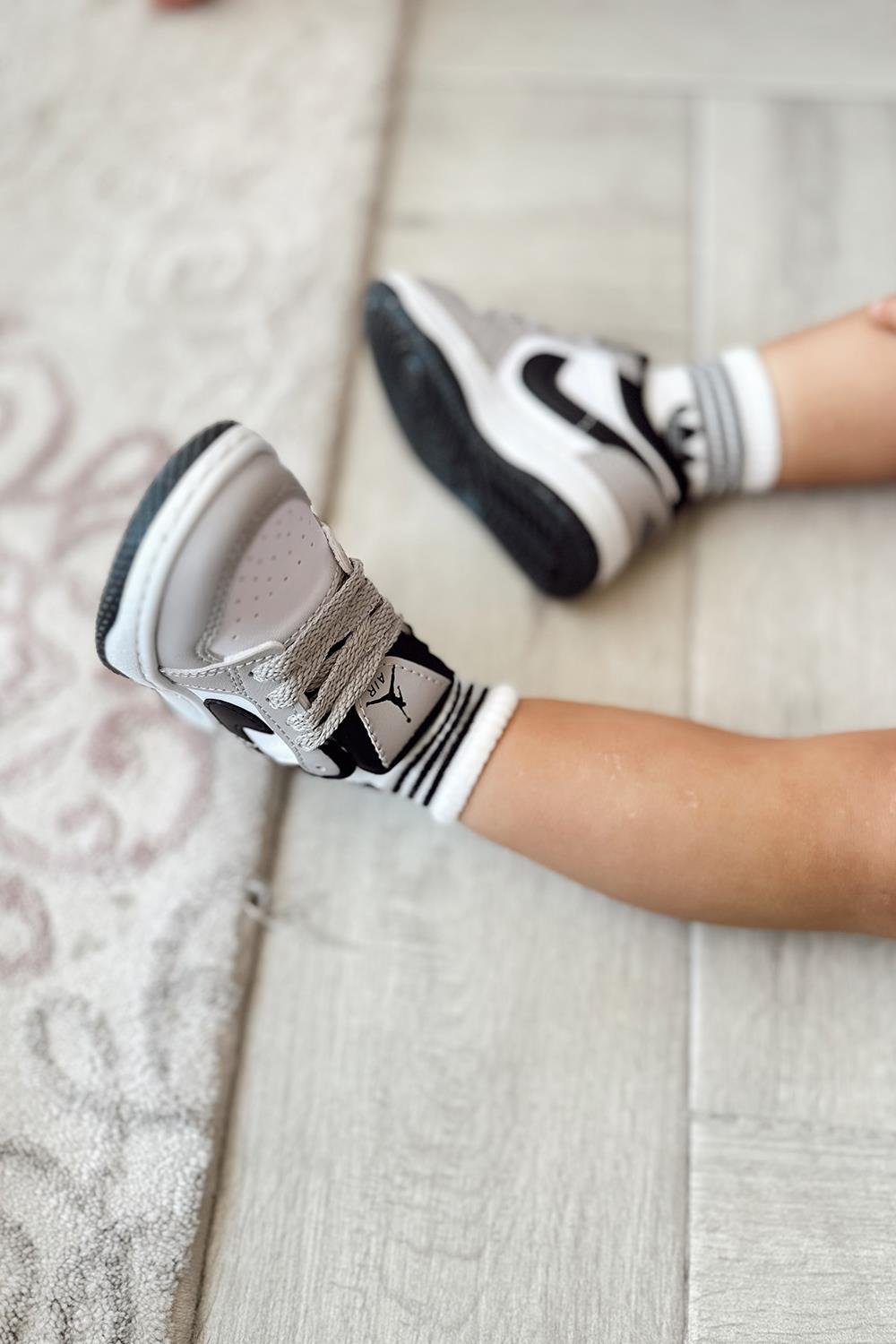 Jordan Baskılı Bağcıklı Çocuk Spor Ayakkabı Gri Siyah