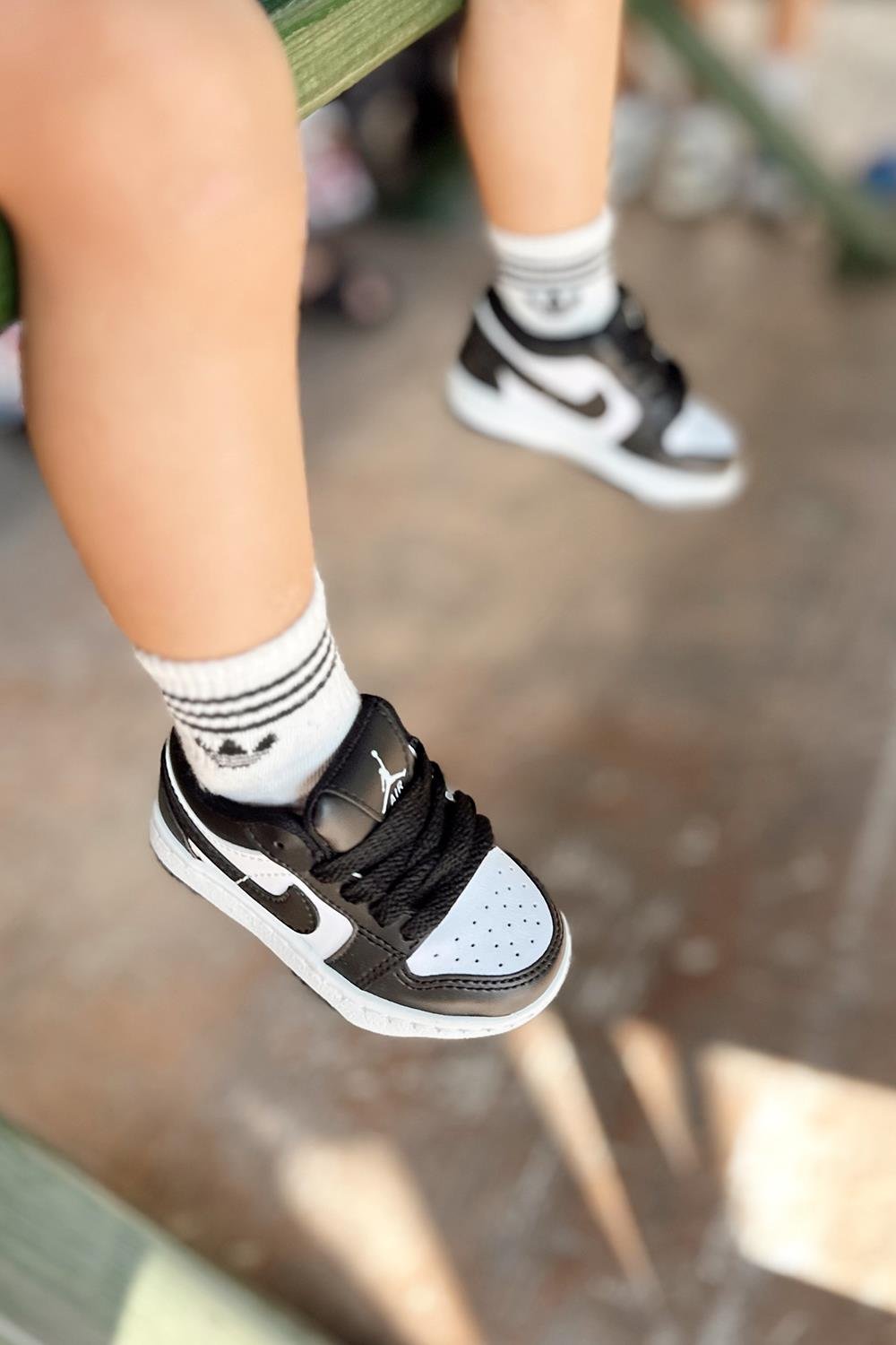 Jordan Baskılı Bağcıklı Çocuk Spor Ayakkabı Beyaz Siyah