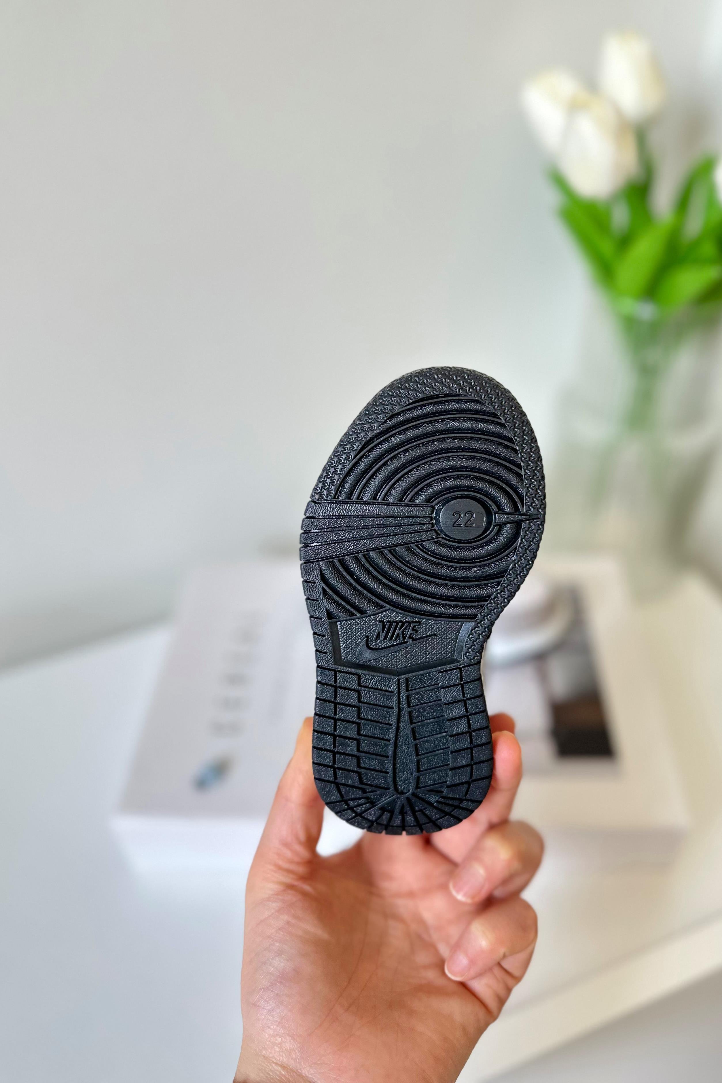 Jordan Baskılı Bağcıklı Çocuk Spor Ayakkabı Gri Siyah