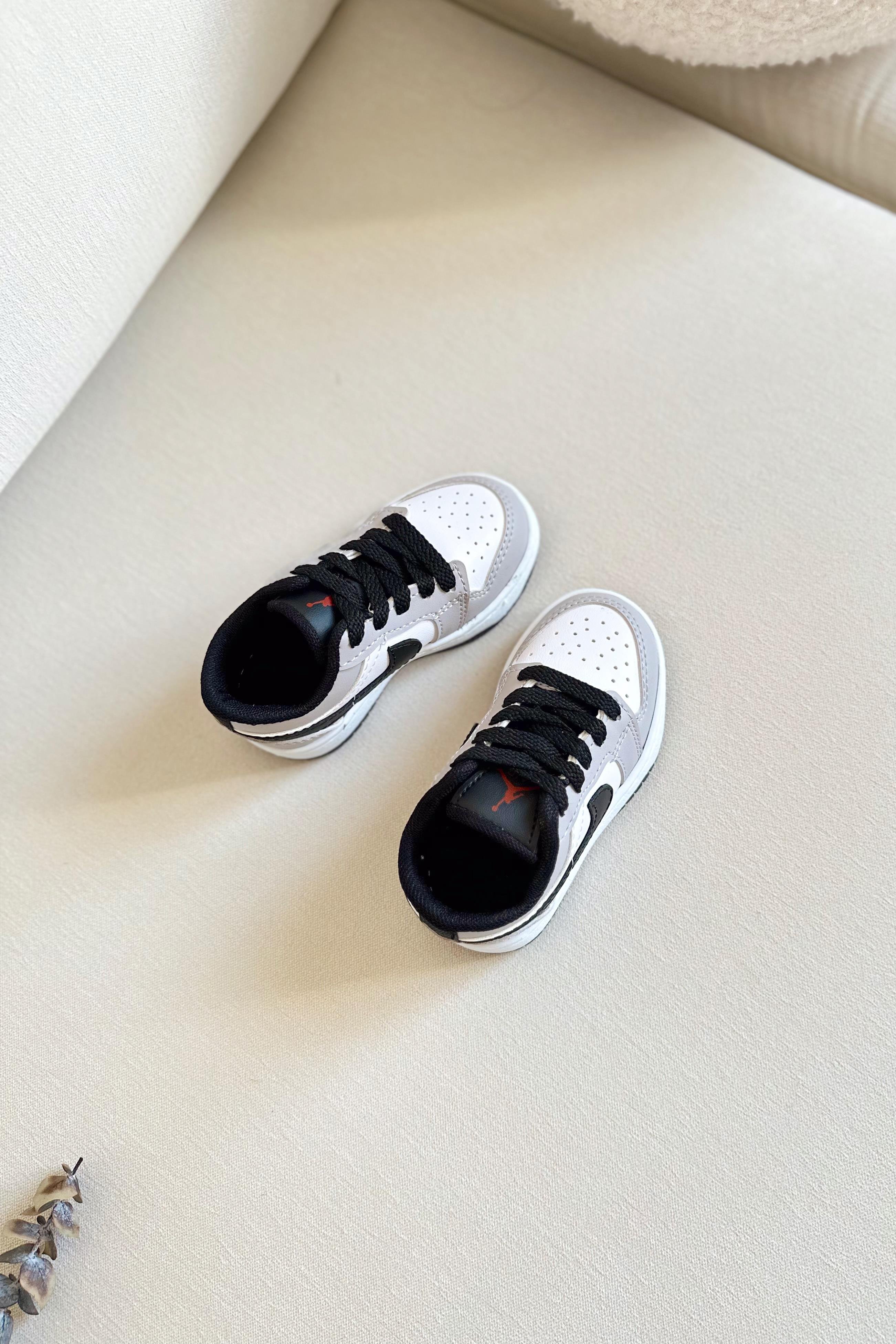 Jordan Baskılı Bağcıklı Çocuk Spor Ayakkabı Gri Siyah