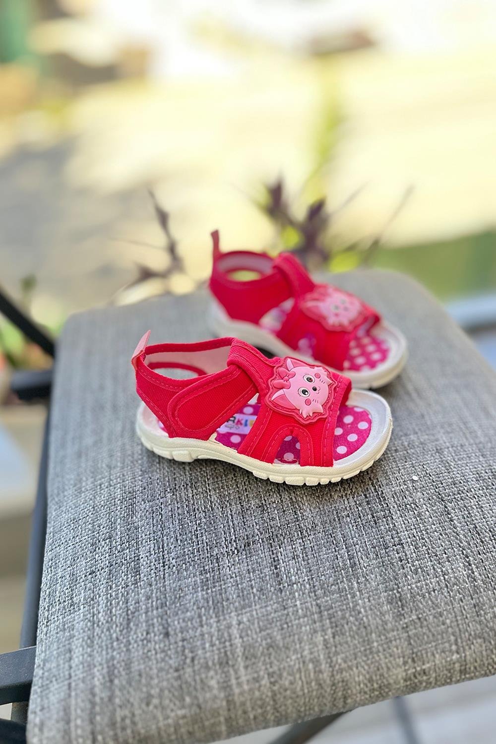 Kedi Baskılı Yapışkanlı Kız Çocuk Sandalet Pembe