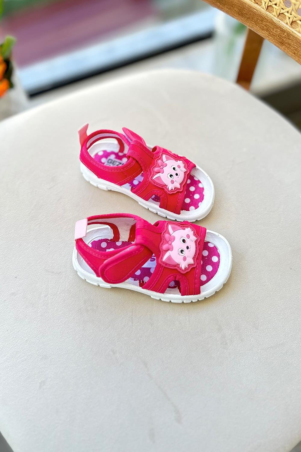 Kedi Baskılı Yapışkanlı Kız Çocuk Sandalet Pembe