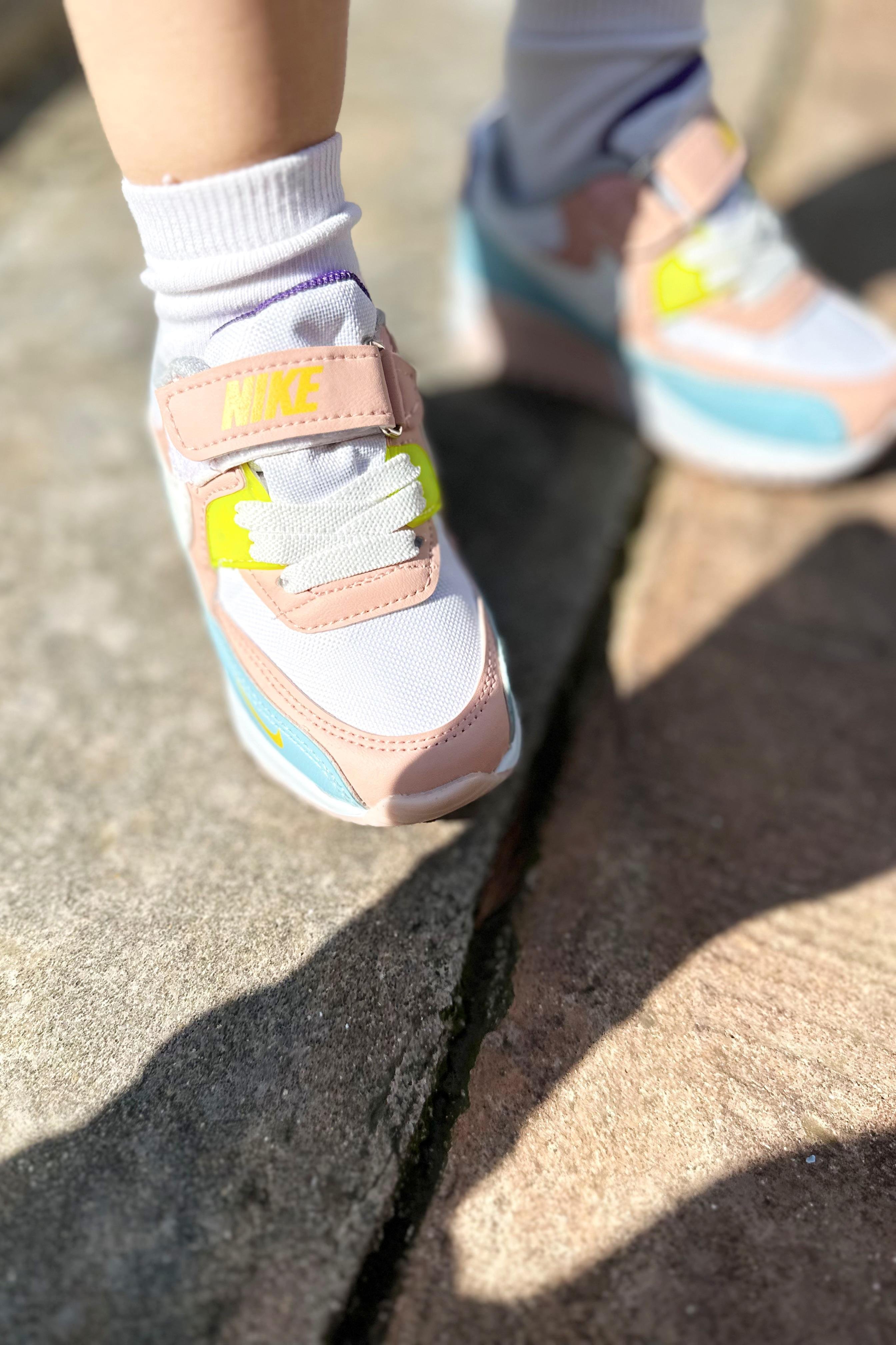 Önü Bantlı Işıklı Çocuk Spor Ayakkabı Pembe Mavi