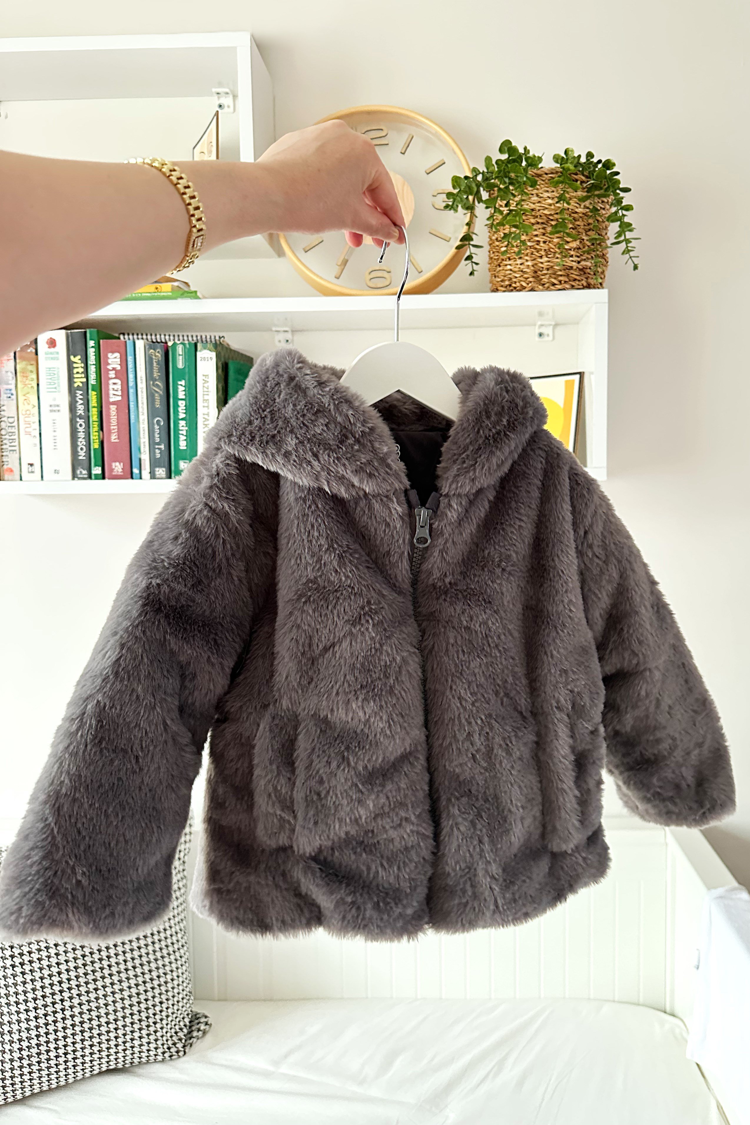Önü Fermuarlı Kız Çocuk Peluş Mont  Füme