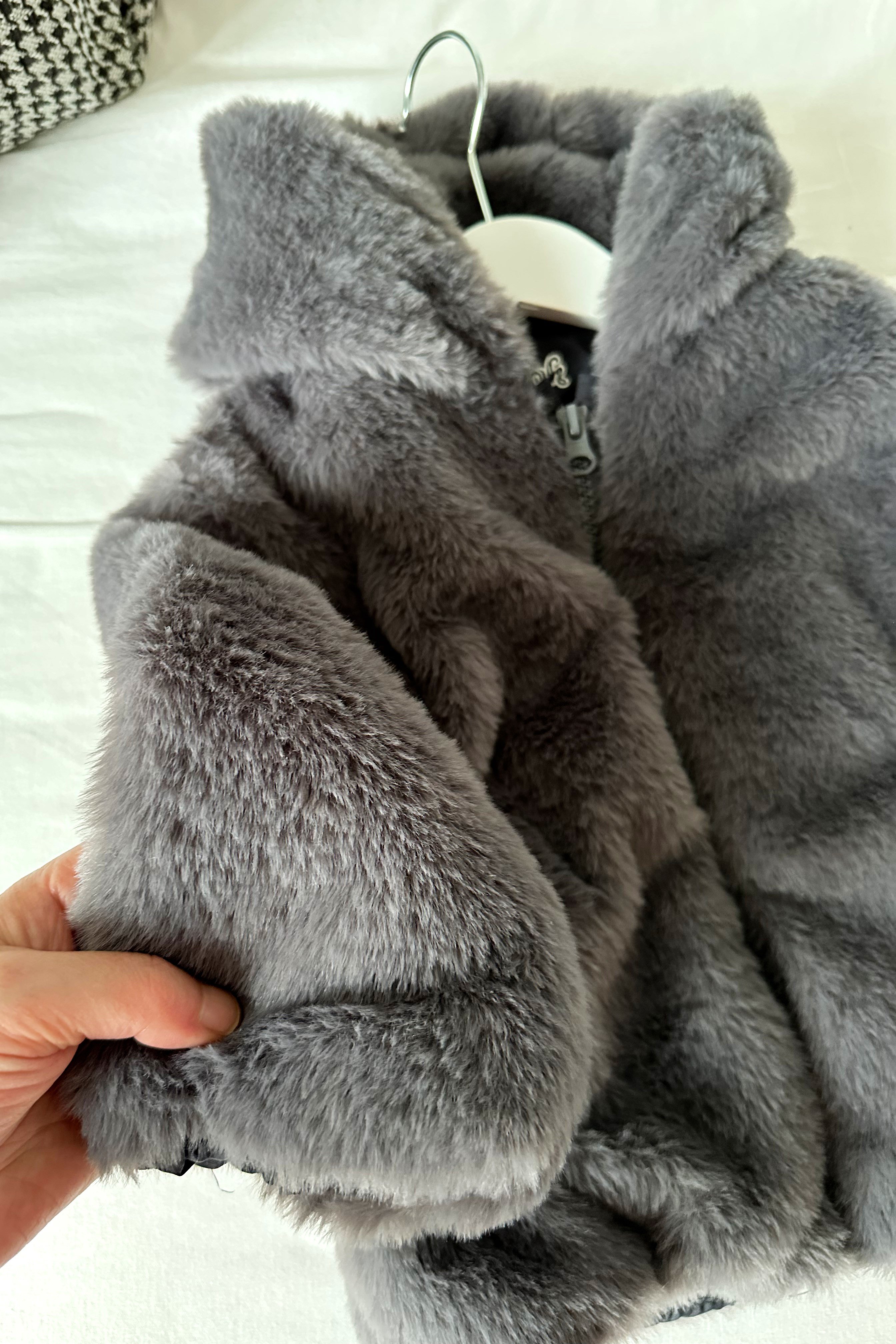Önü Fermuarlı Kız Çocuk Peluş Mont  Füme