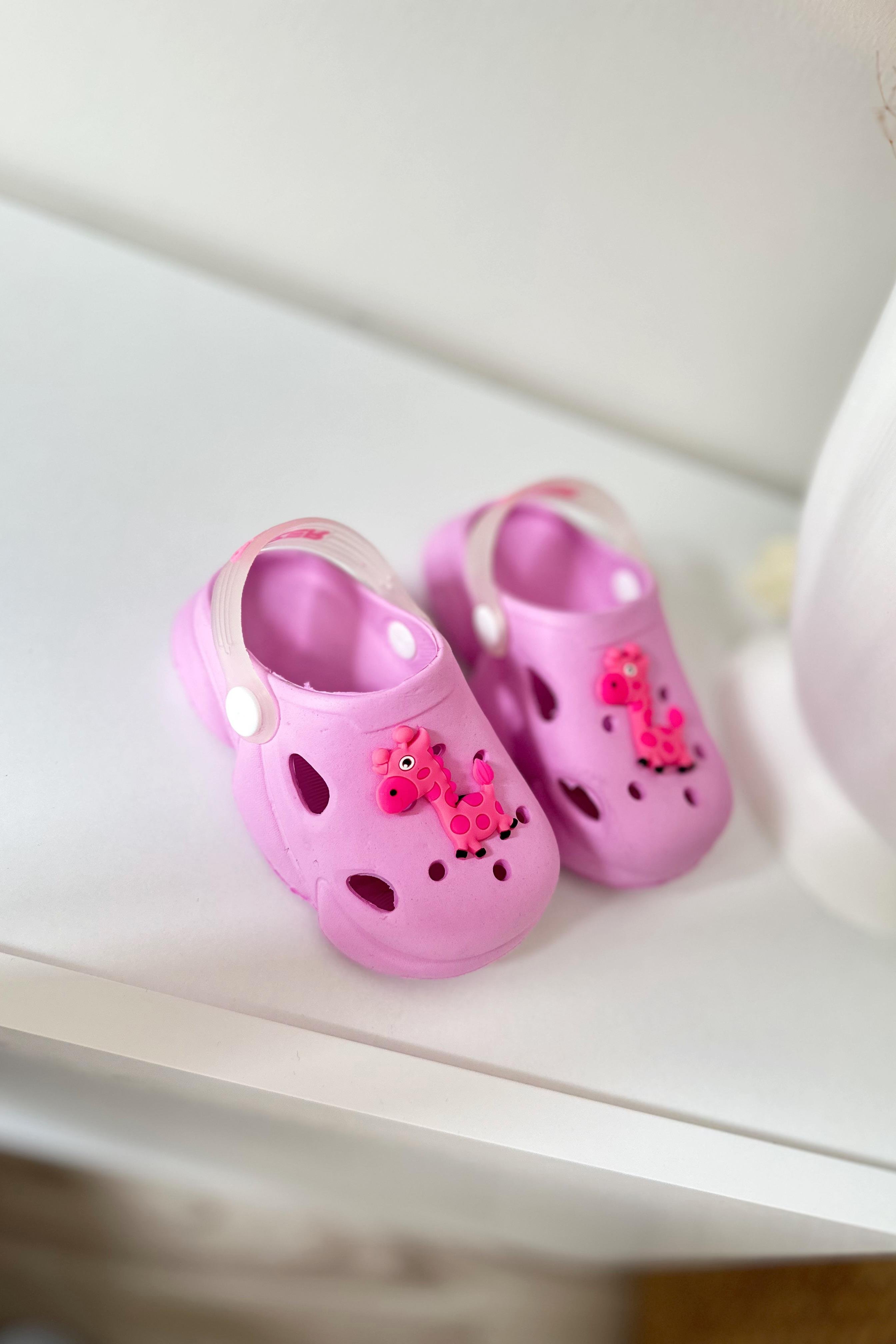 Önü Zürafalı Çocuk Sandalet Pembe