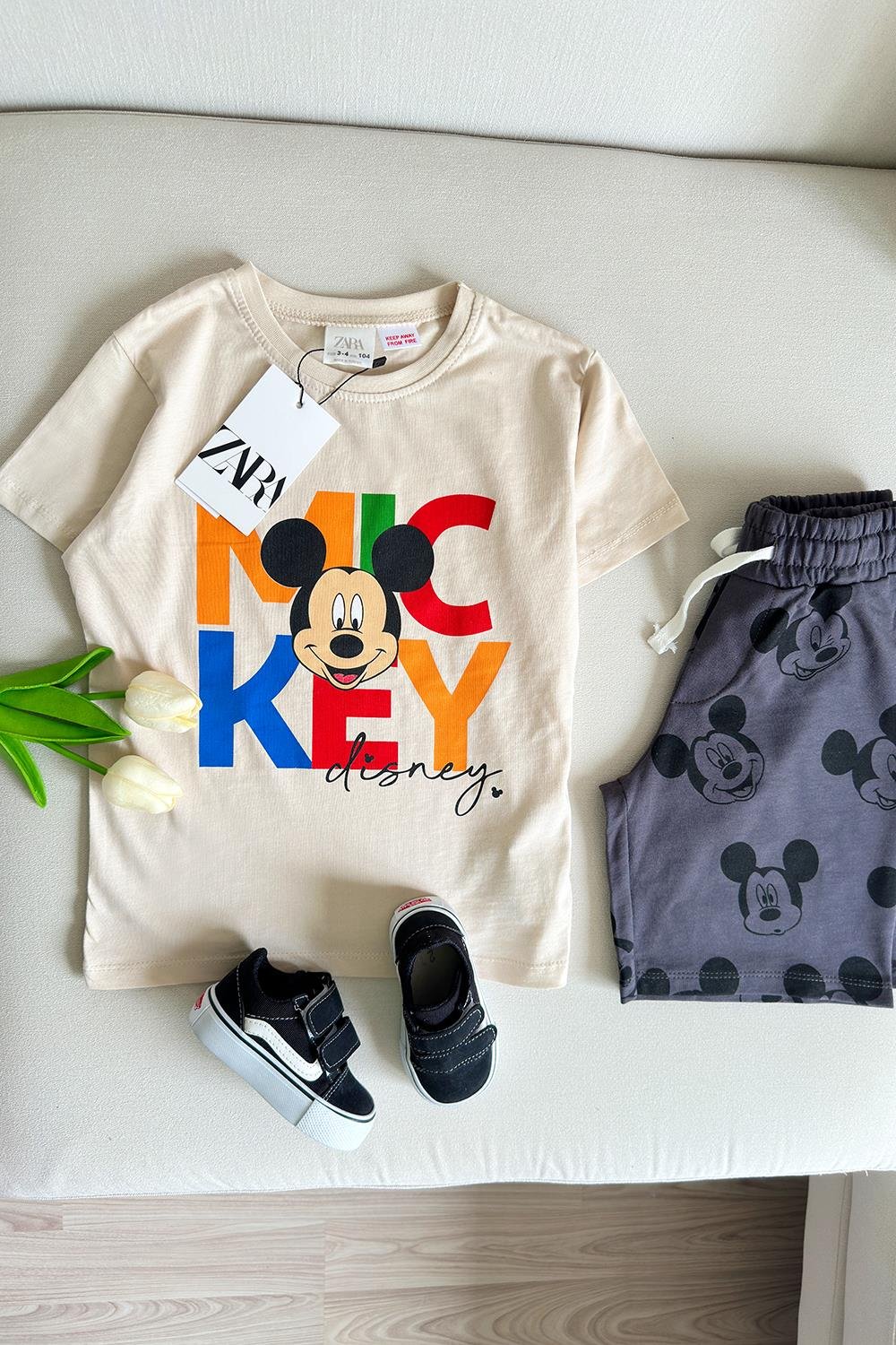 Renkli Mickey Baskılı Çocuk Şortlu Takım Antrasit Bej