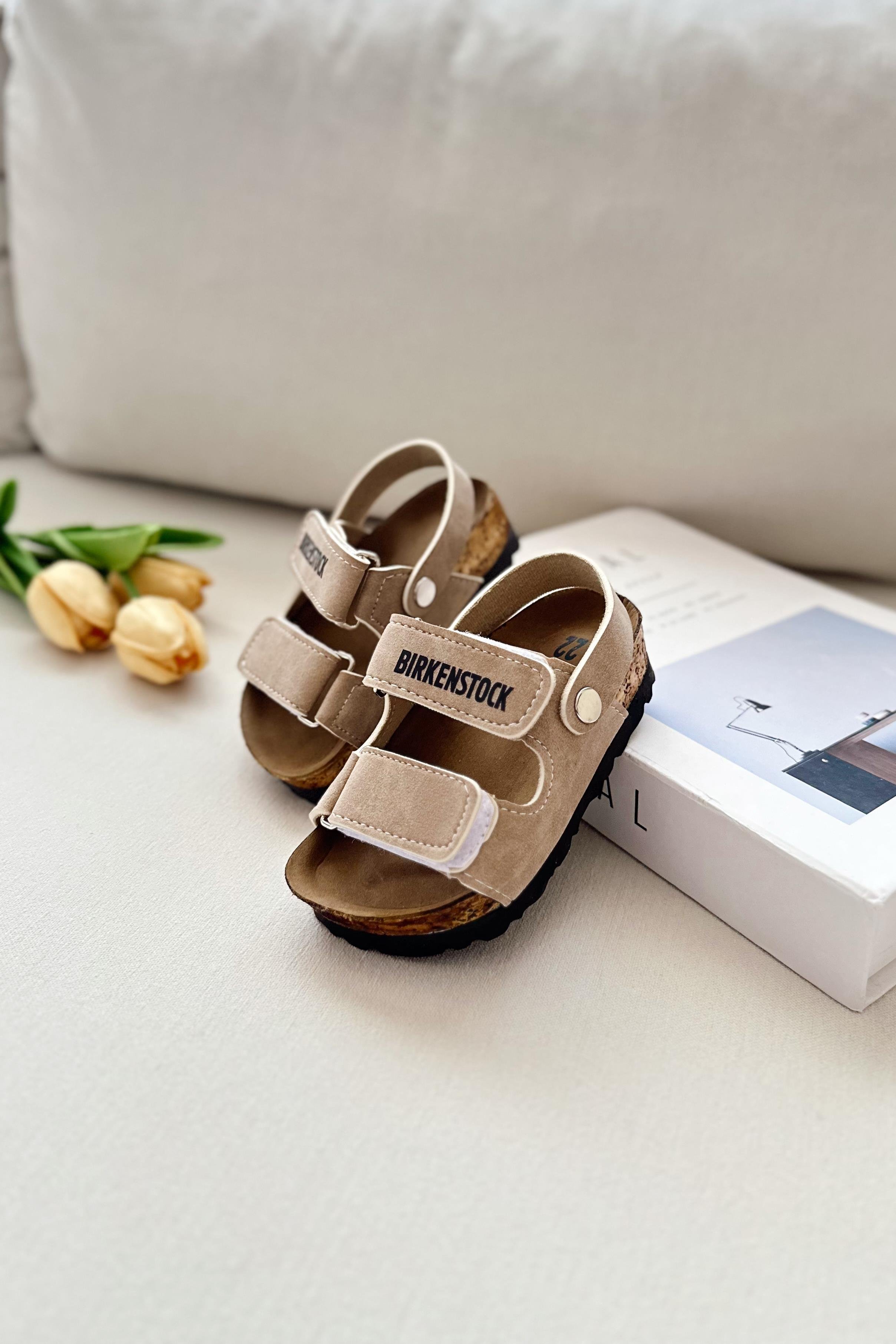 Üstü Yapışkanlı Çocuk Sandalet Bej