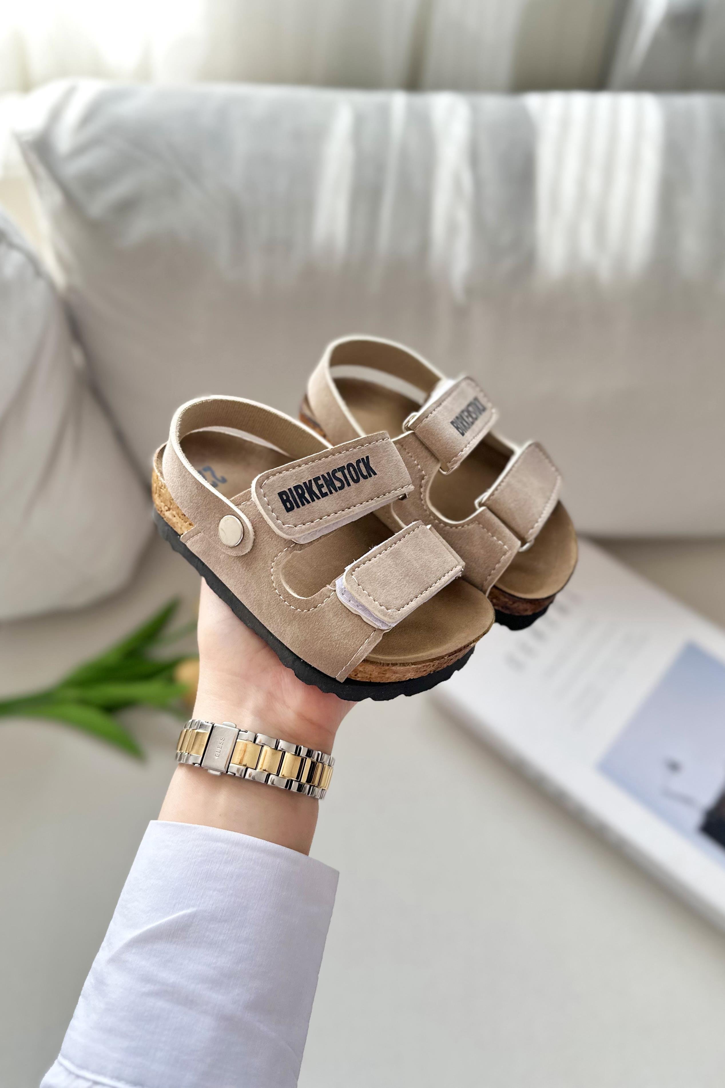 Üstü Yapışkanlı Çocuk Sandalet Bej