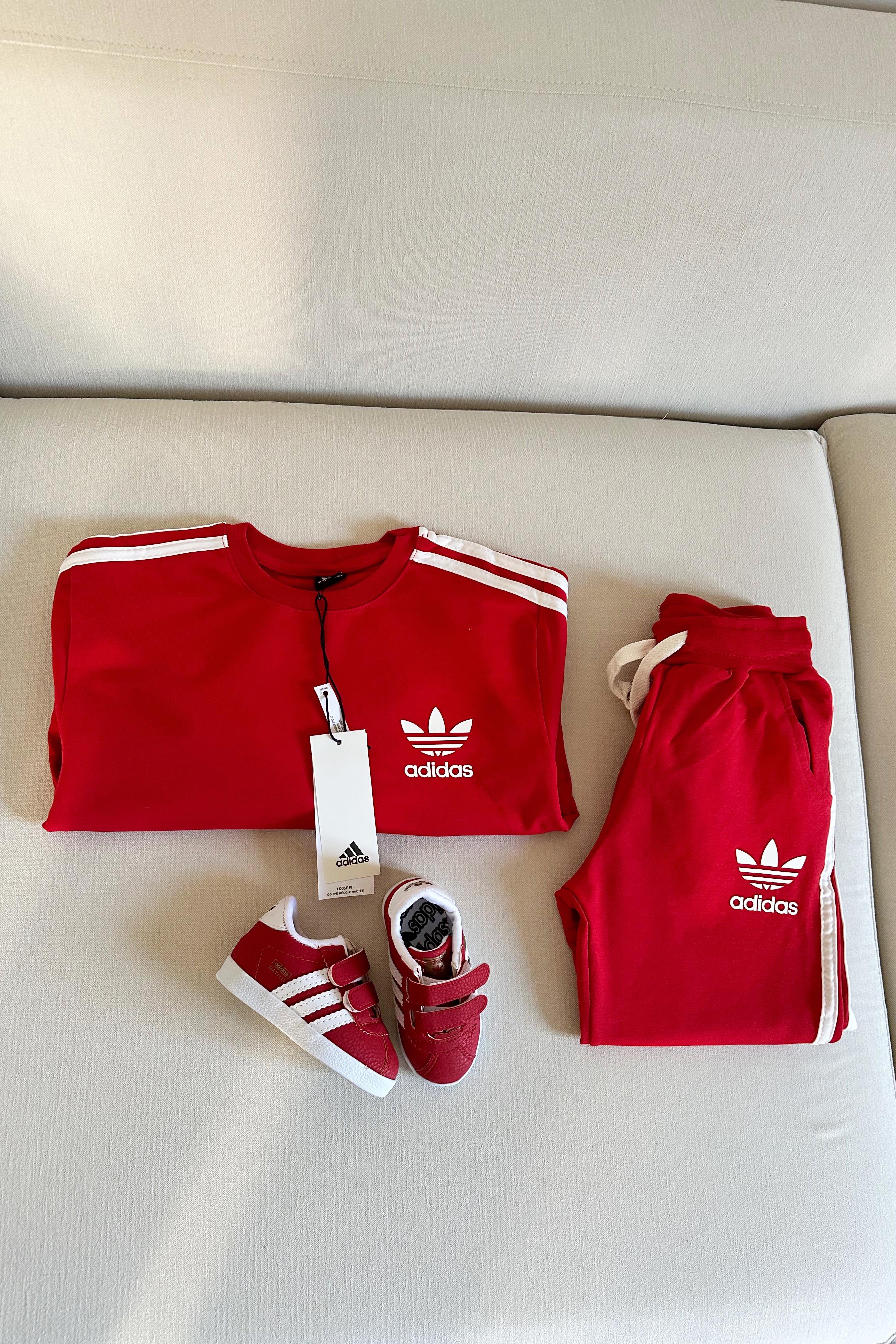 Yanı Çizgili Çocuk Eşofman Takımı Farklı Amblem Kırmızı Beyaz