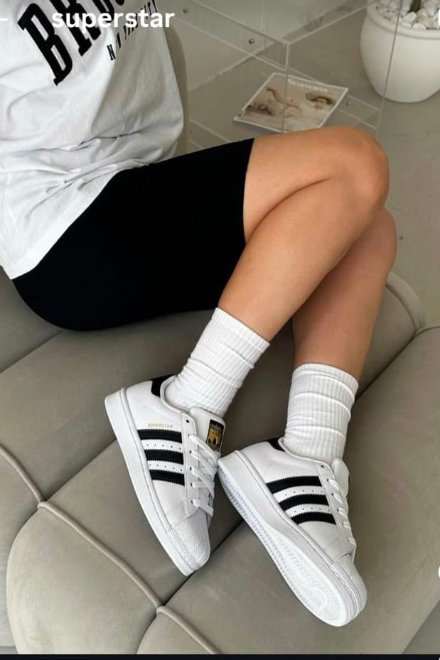Yanı Siyah Şeritli Spor Ayakkabı Beyaz