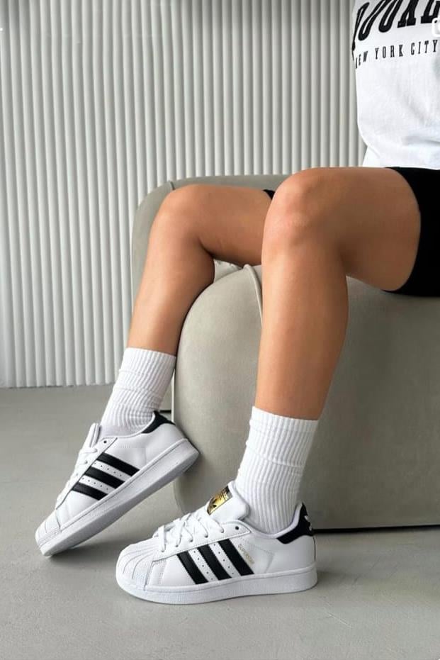 Yanı Siyah Şeritli Spor Ayakkabı Beyaz
