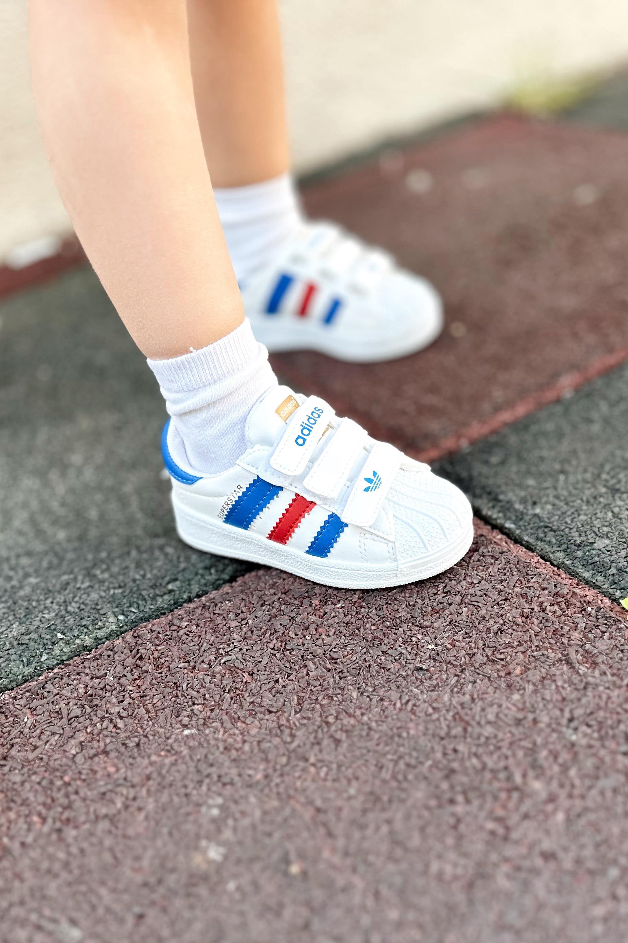 Yapışkanlı Yanı Renkli Şeritli Çocuk Spor Ayakkabı Beyaz