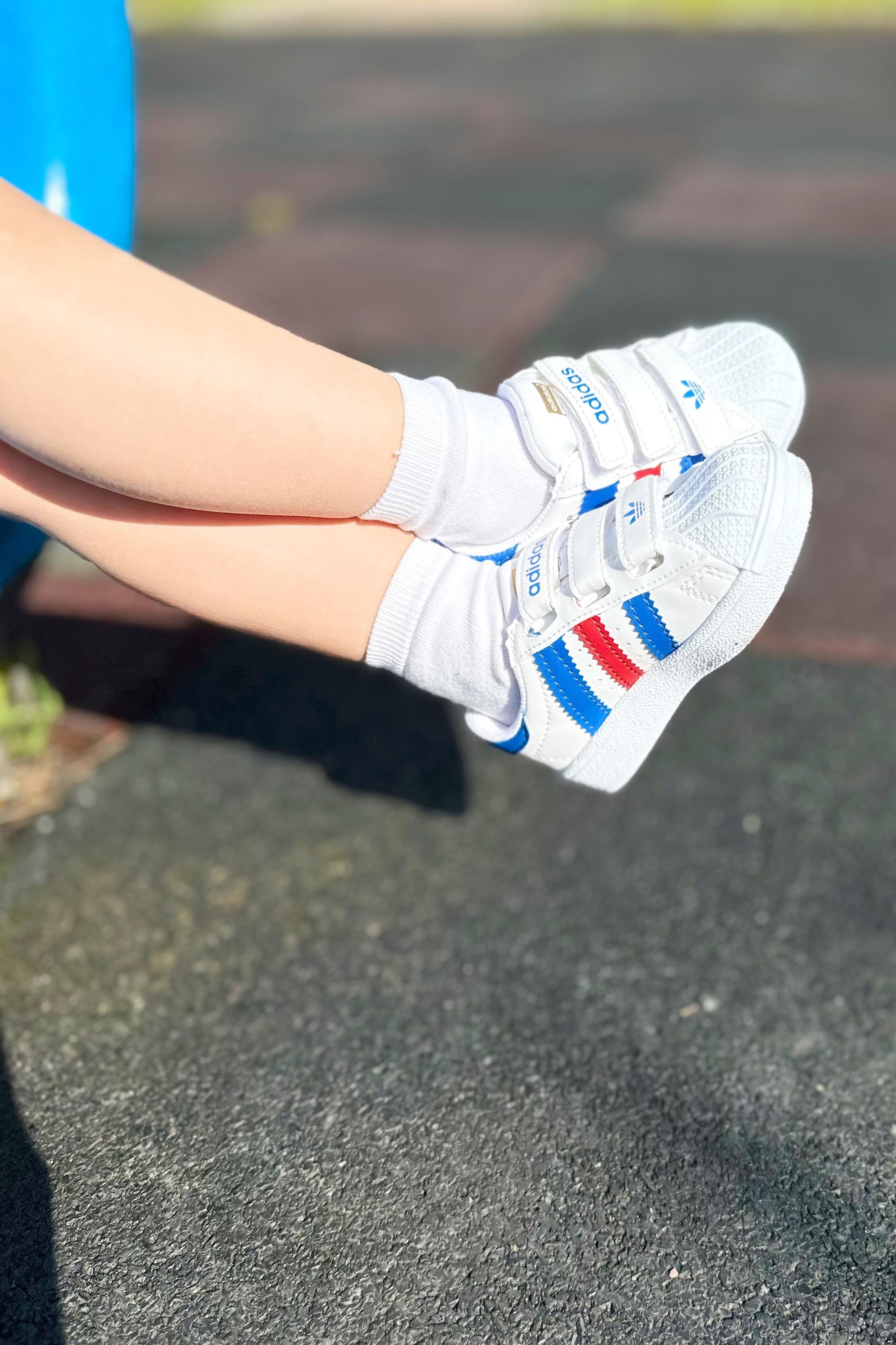 Yapışkanlı Yanı Renkli Şeritli Çocuk Spor Ayakkabı Beyaz