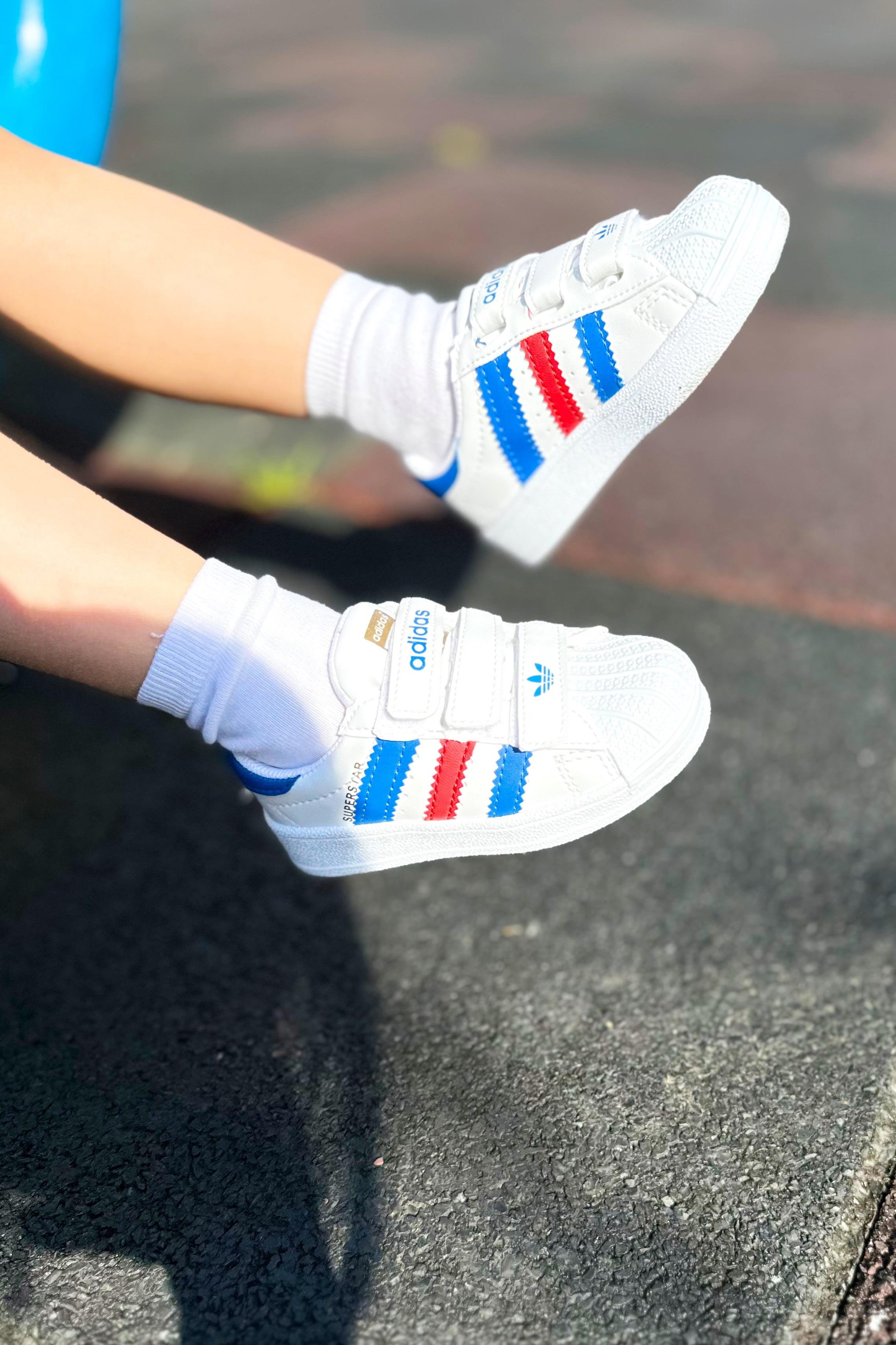 Yapışkanlı Yanı Renkli Şeritli Çocuk Spor Ayakkabı Beyaz