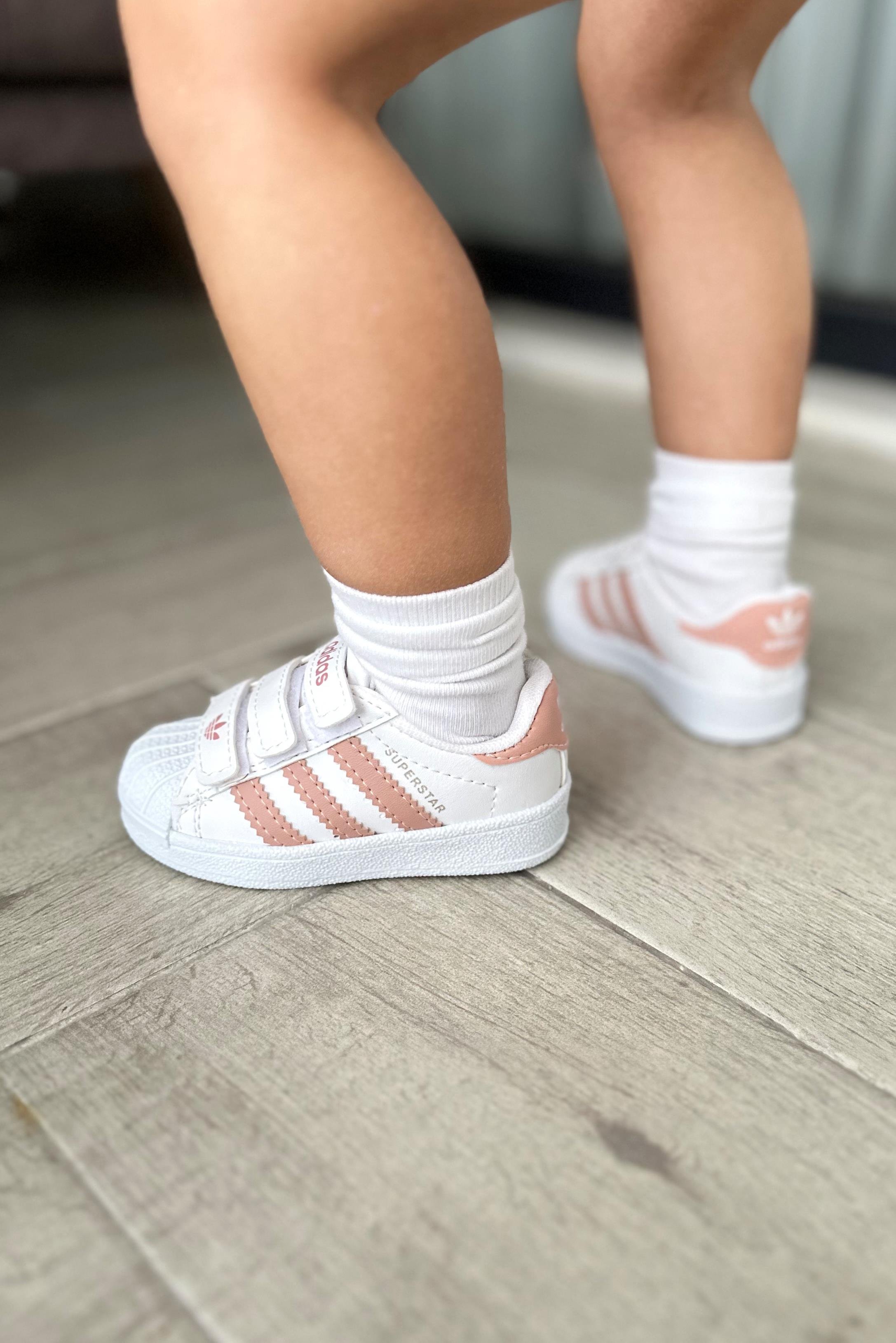 Yapışkanlı Yanı Renkli Şeritli Çocuk Spor Ayakkabı Beyaz Pudra
